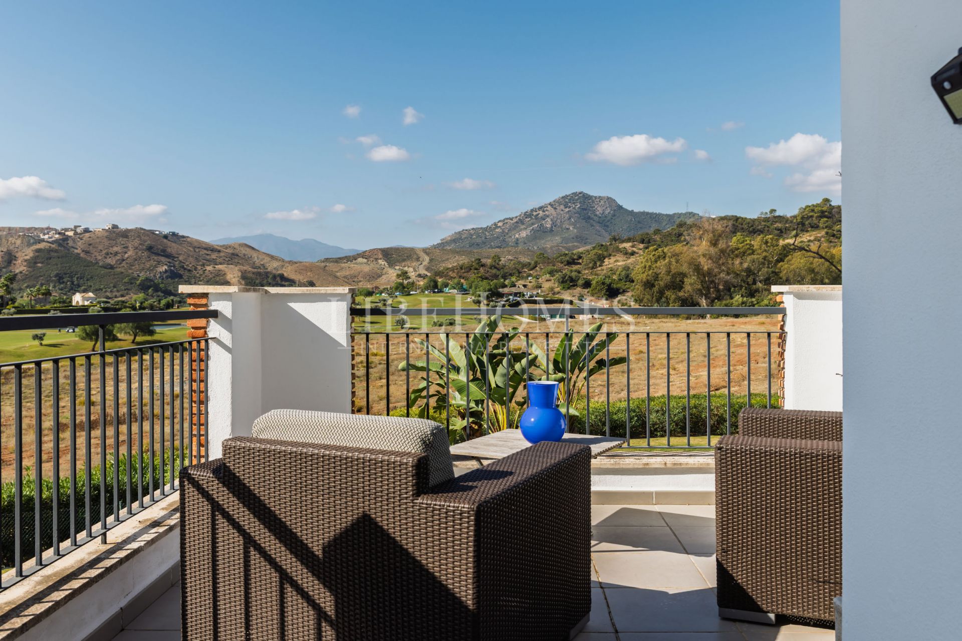 Appartement avec vue panoramique sur le golf à Los Arqueros, Benahavis