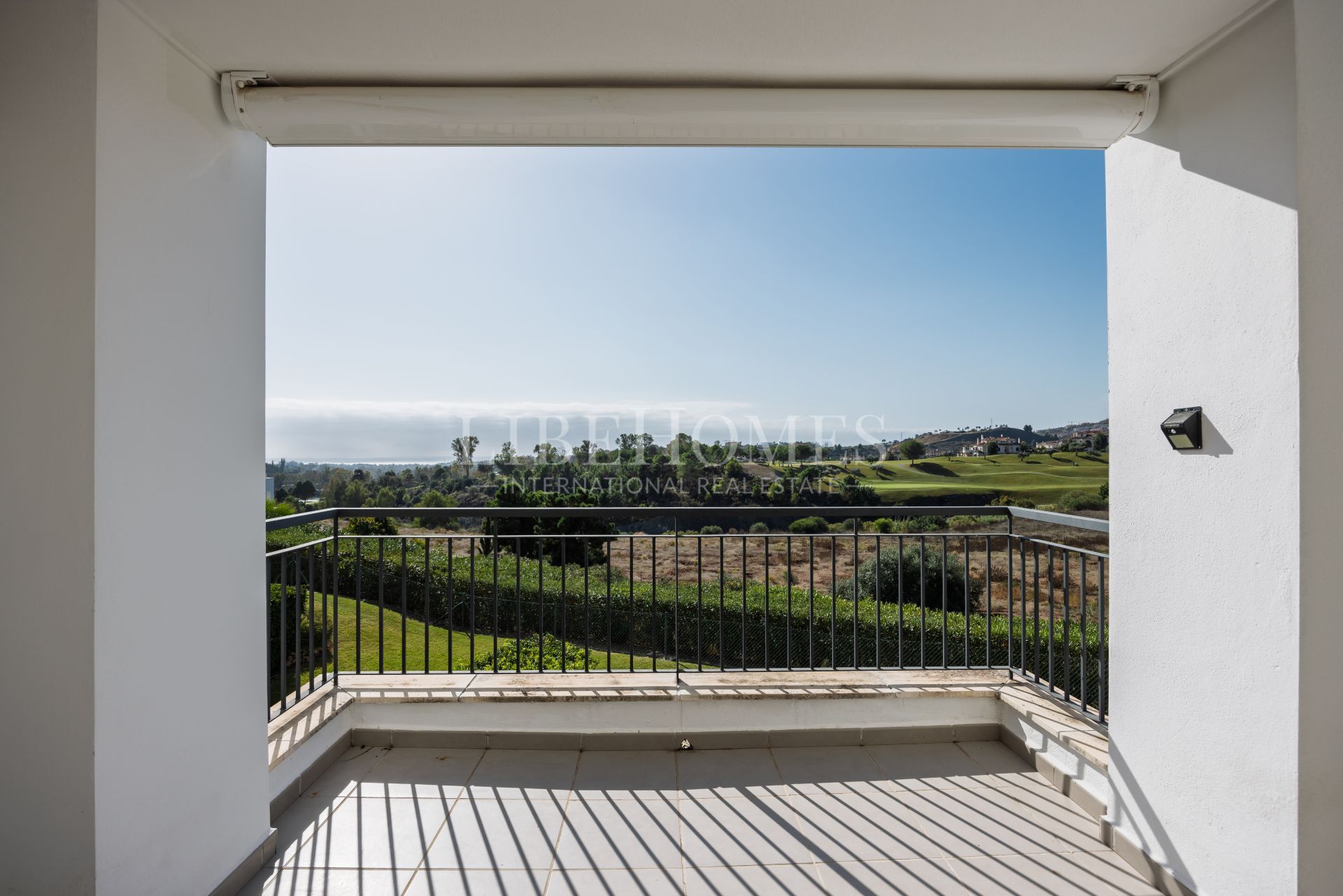 Appartement avec vue panoramique sur le golf à Los Arqueros, Benahavis