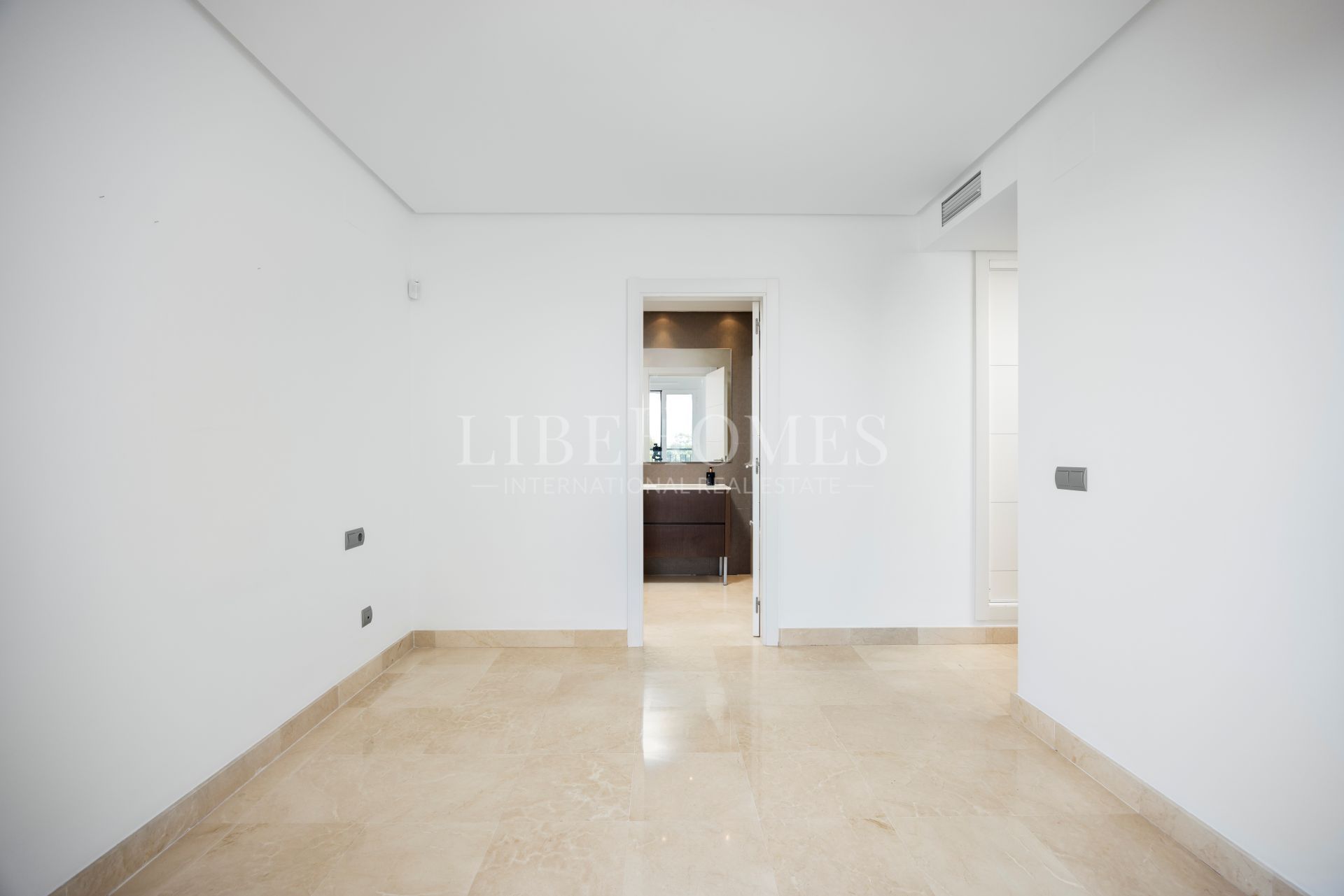 Appartement avec vue panoramique sur le golf à Los Arqueros, Benahavis