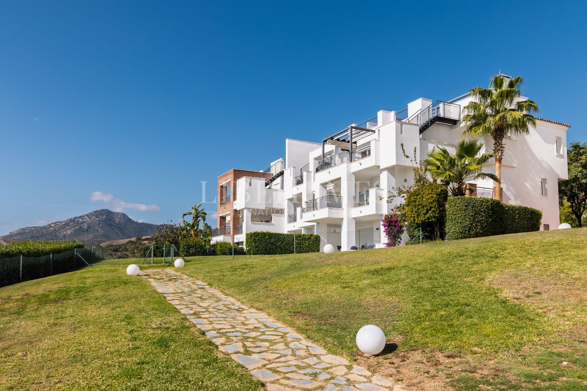Appartement avec vue panoramique sur le golf à Los Arqueros, Benahavis