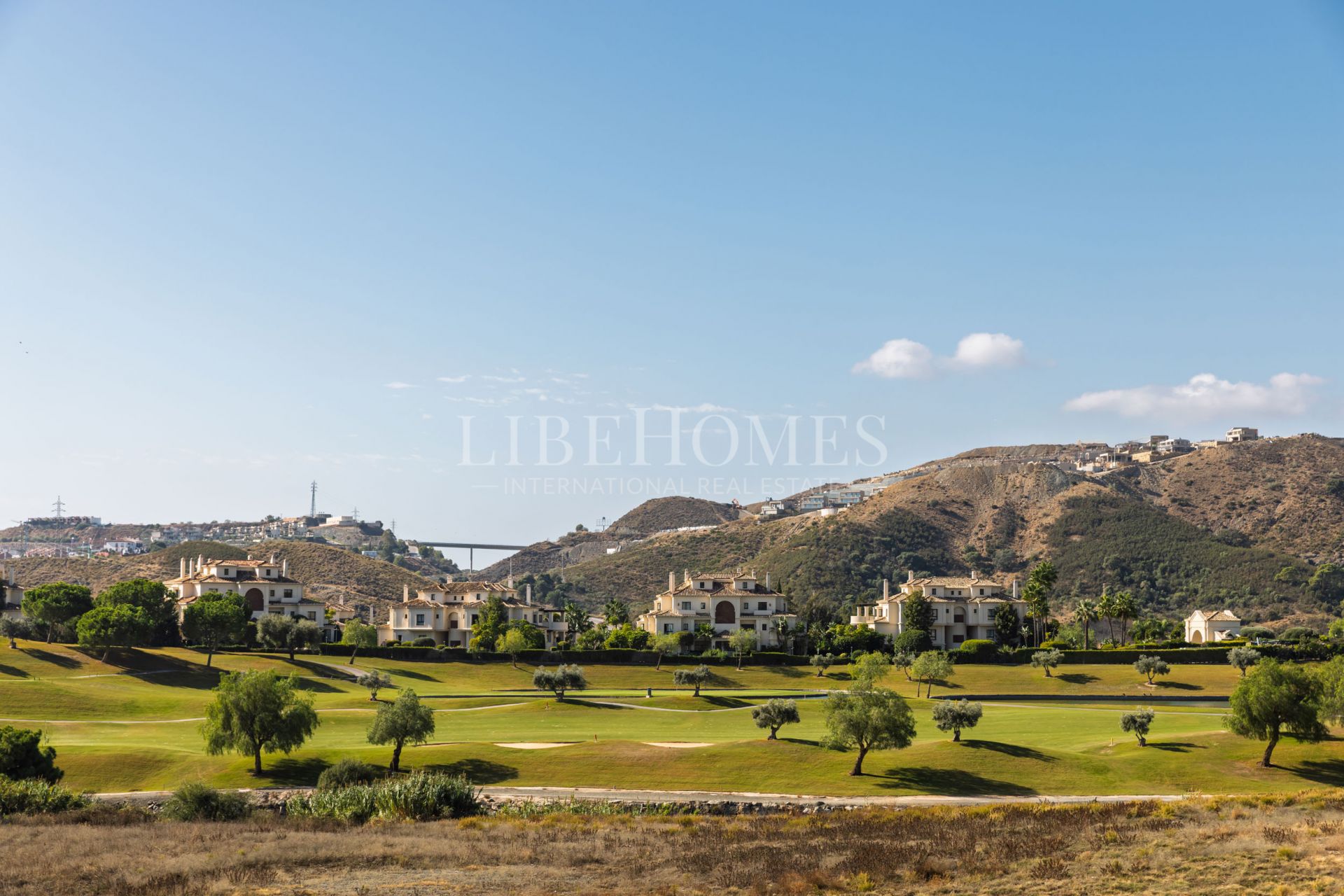 Appartement avec vue panoramique sur le golf à Los Arqueros, Benahavis