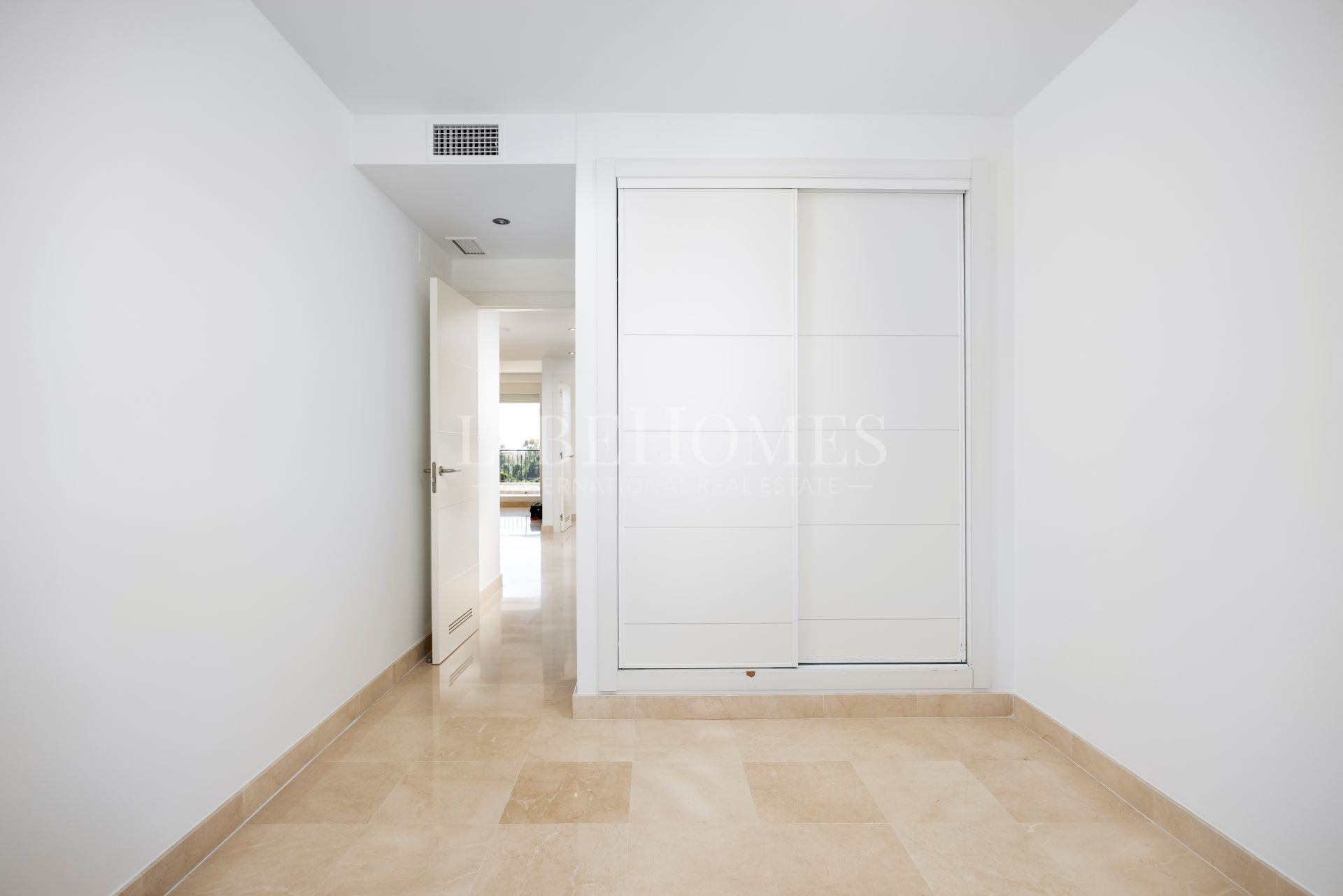 Appartement avec vue panoramique sur le golf à Los Arqueros, Benahavis