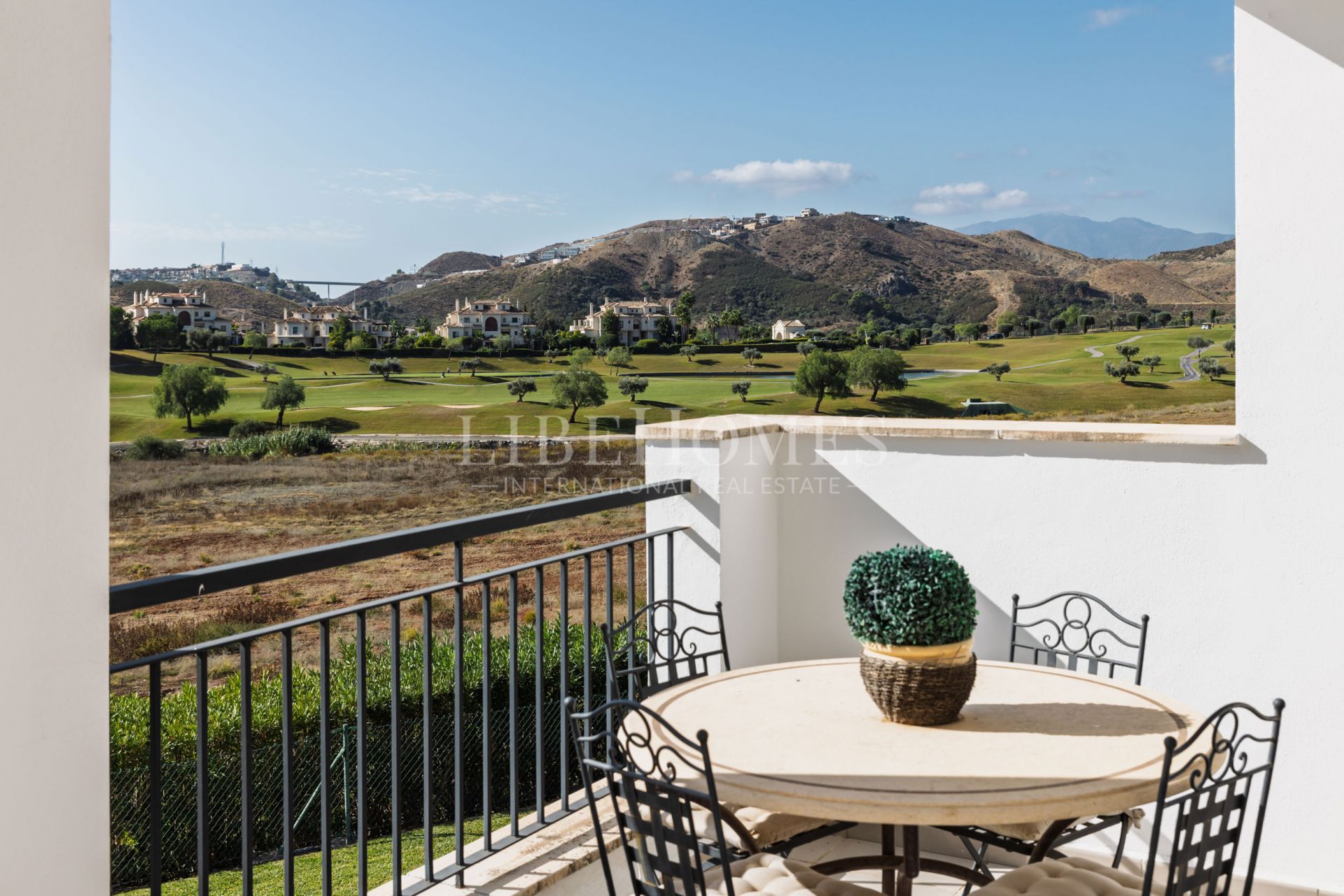 Appartement avec vue panoramique sur le golf à Los Arqueros, Benahavis