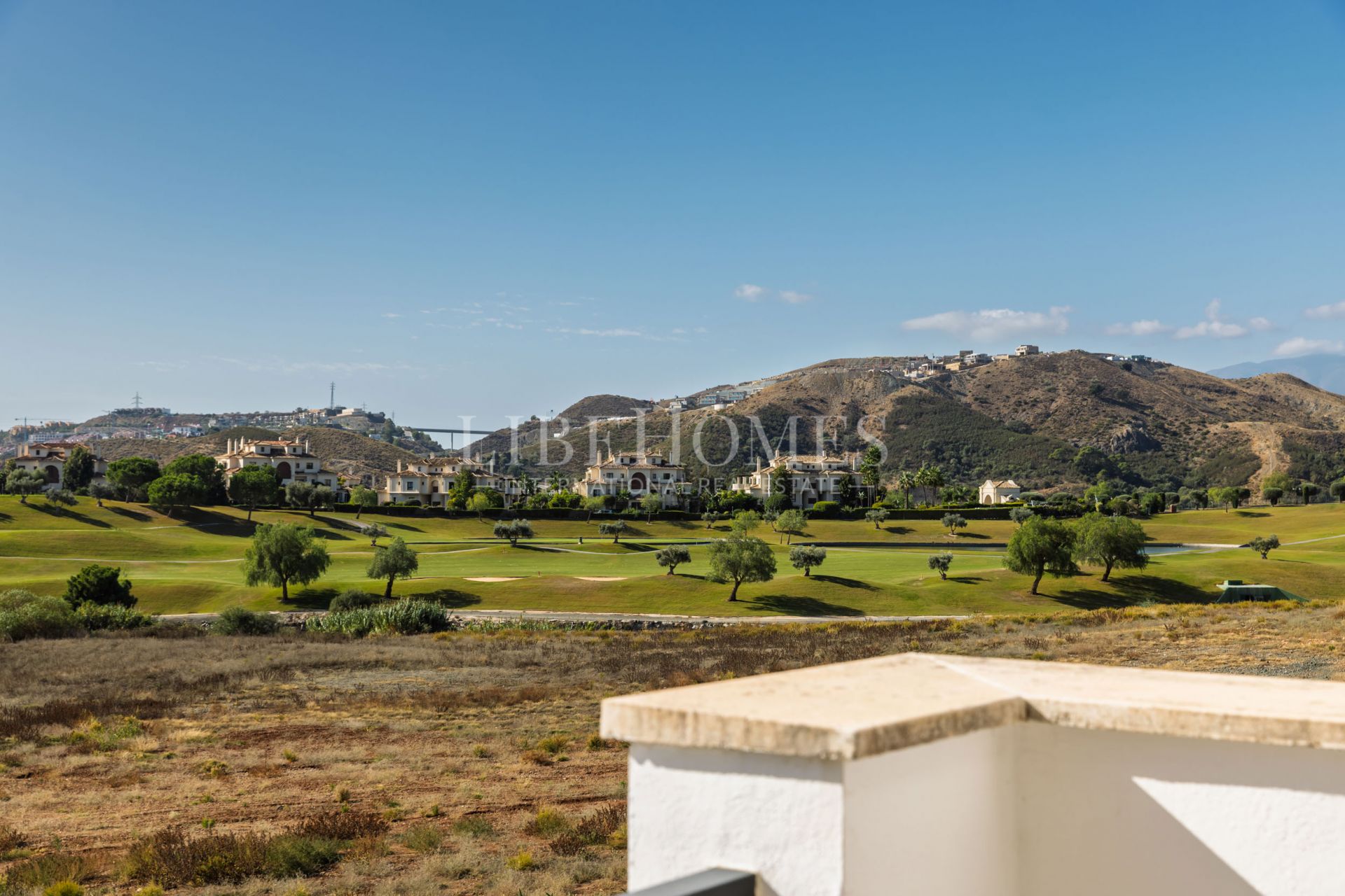 Appartement avec vue panoramique sur le golf à Los Arqueros, Benahavis
