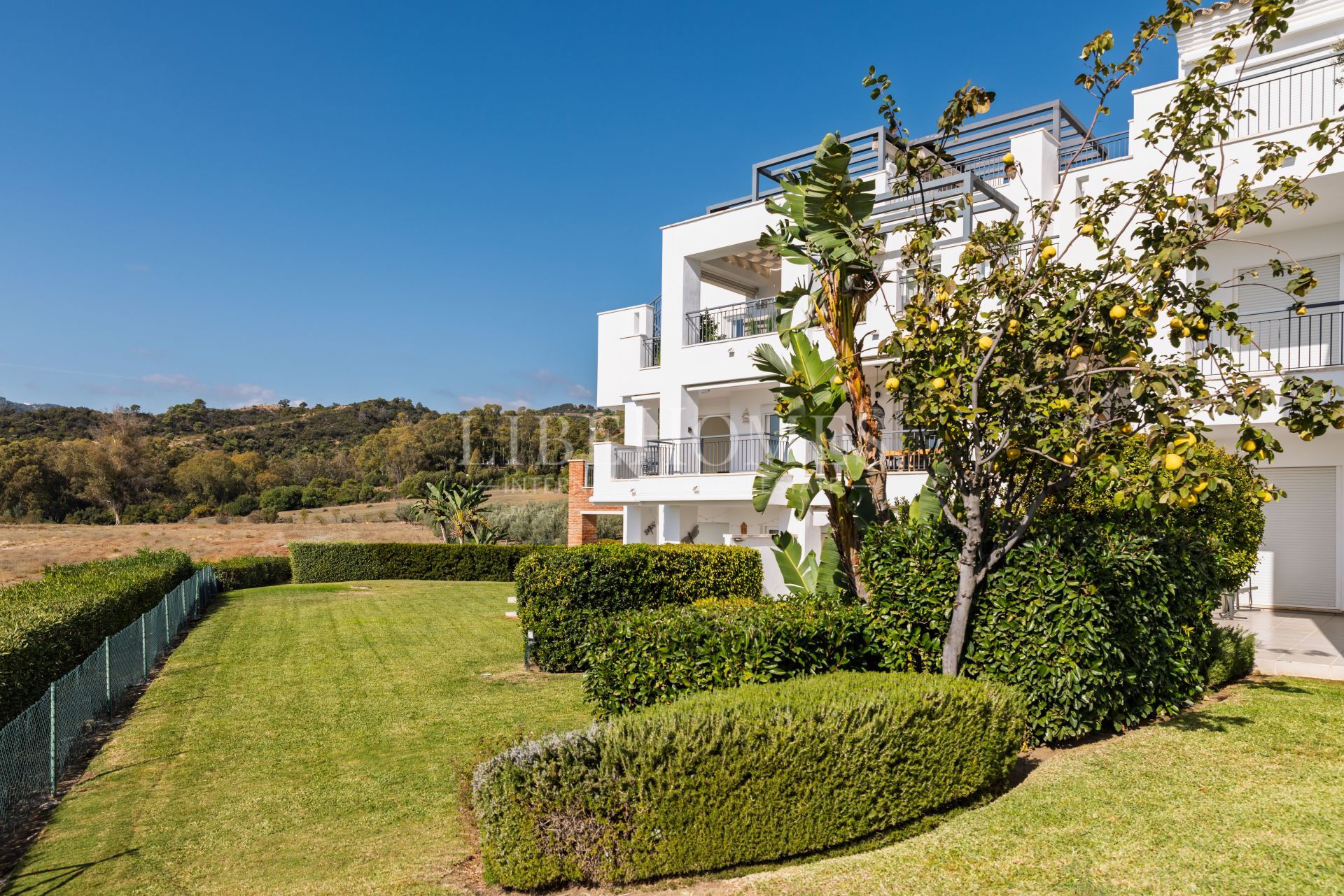 Appartement avec vue panoramique sur le golf à Los Arqueros, Benahavis