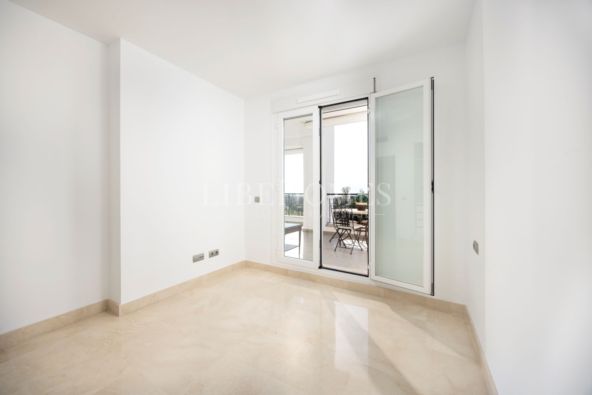 Appartement avec vue panoramique sur le golf à Los Arqueros, Benahavis