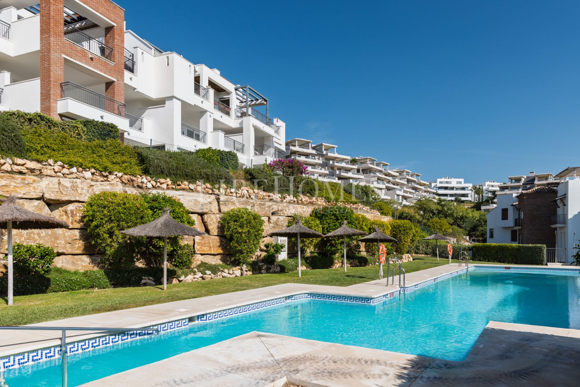 Appartement avec vue panoramique sur le golf à Los Arqueros, Benahavis