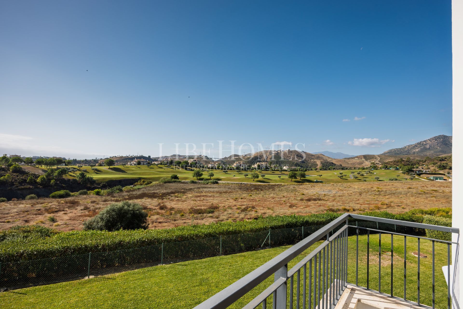 Appartement avec vue panoramique sur le golf à Los Arqueros, Benahavis