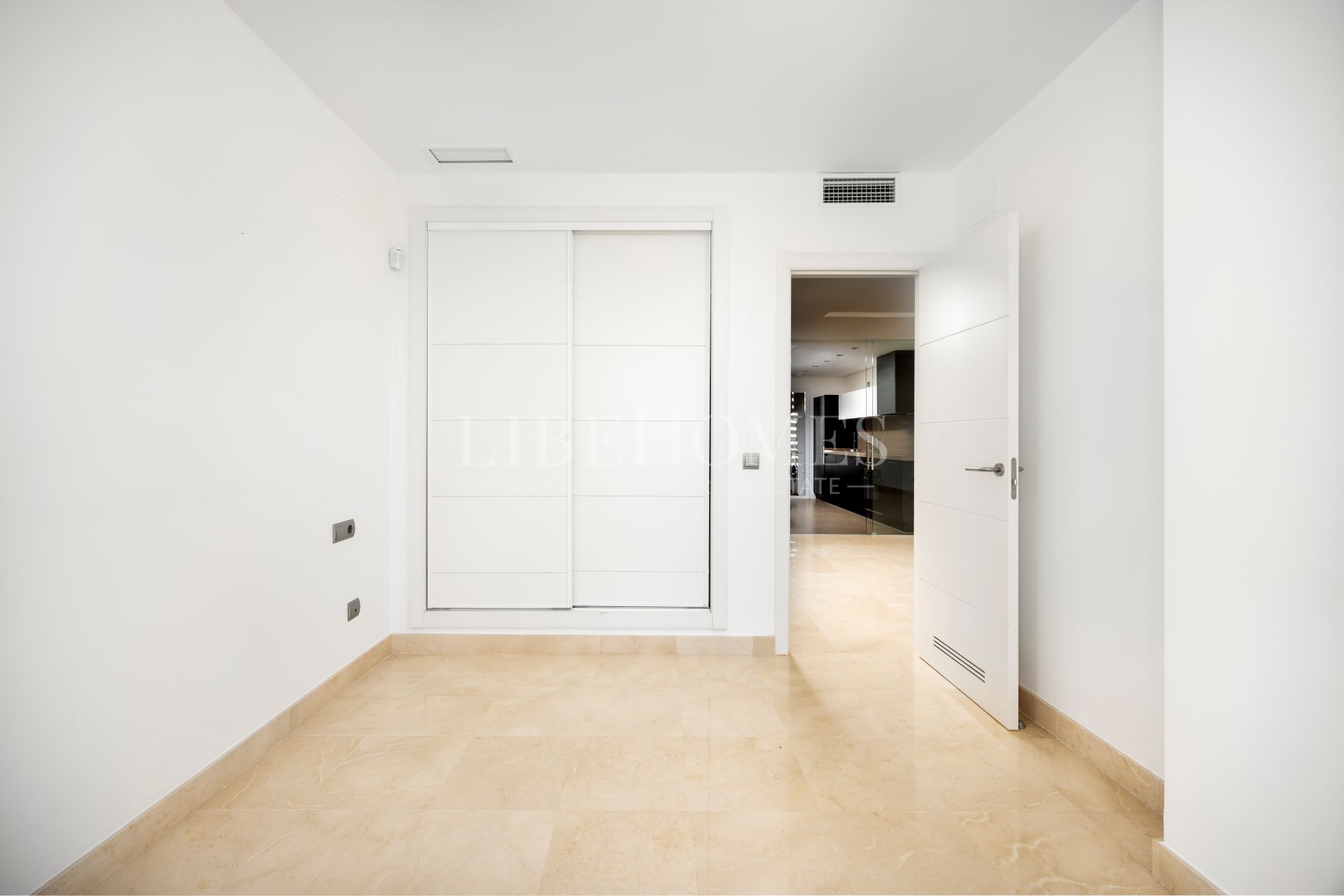 Appartement avec vue panoramique sur le golf à Los Arqueros, Benahavis