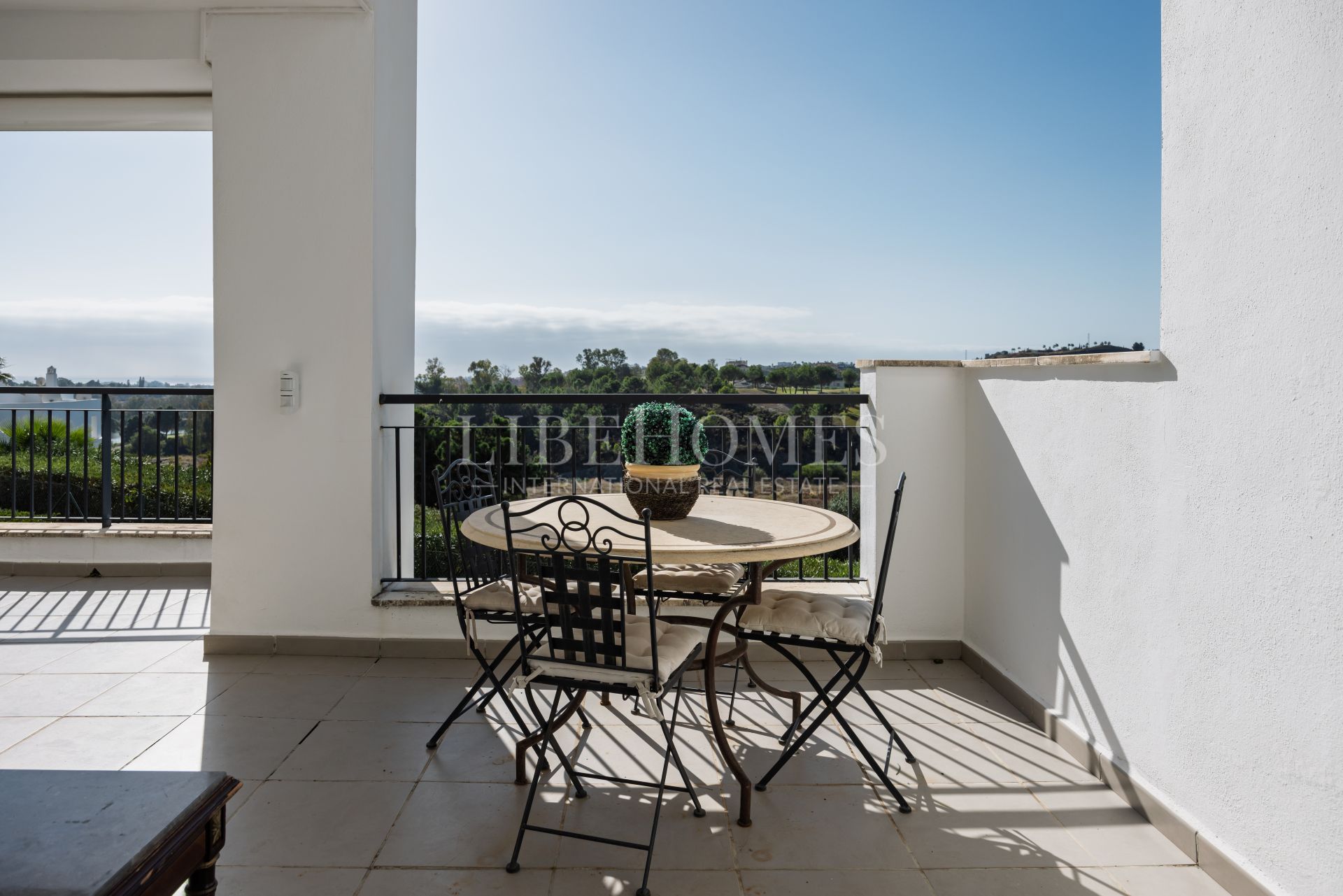 Appartement avec vue panoramique sur le golf à Los Arqueros, Benahavis