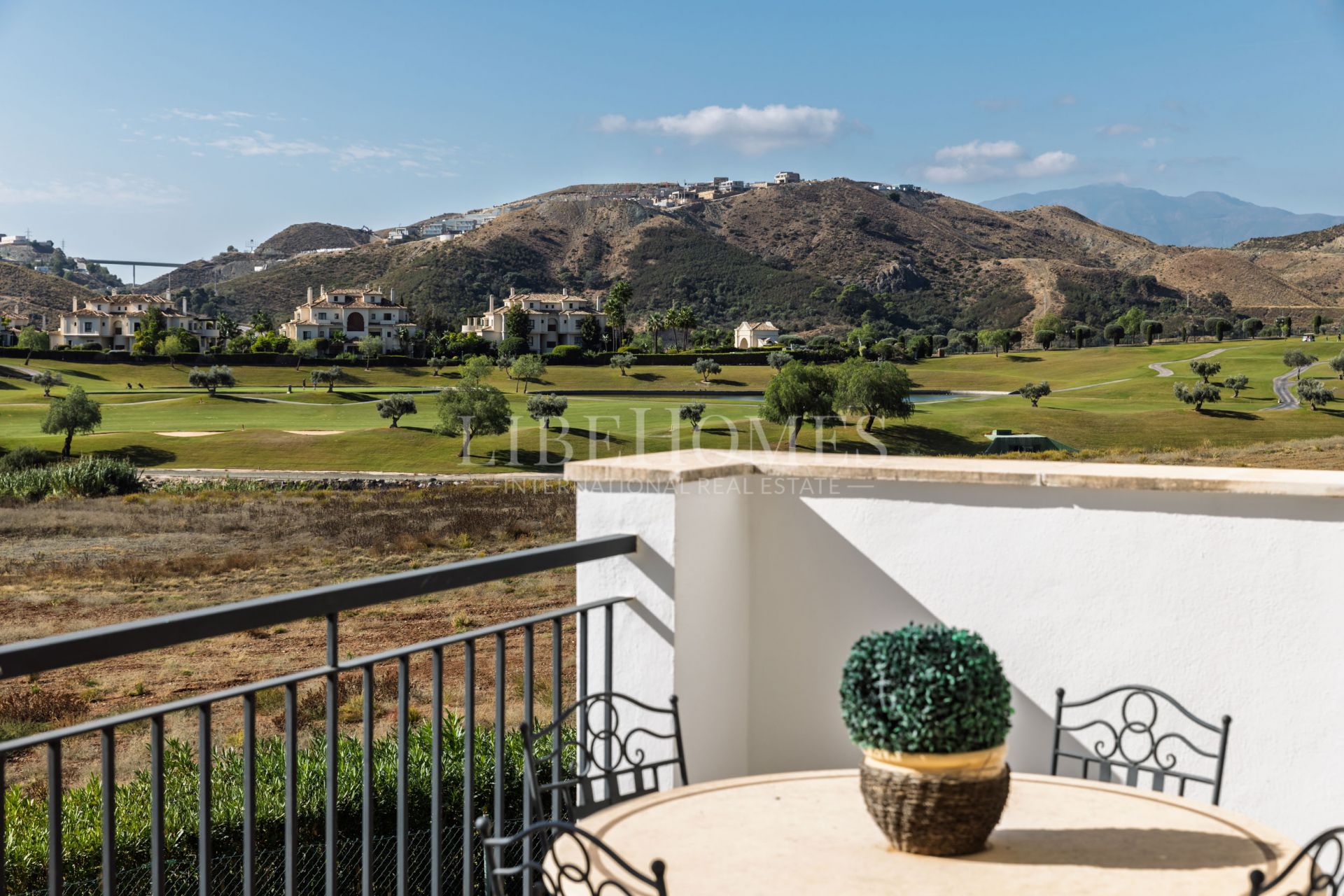 Appartement avec vue panoramique sur le golf à Los Arqueros, Benahavis