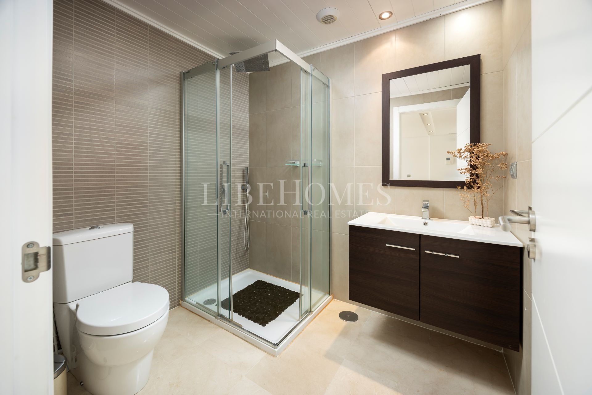 Appartement avec vue panoramique sur le golf à Los Arqueros, Benahavis