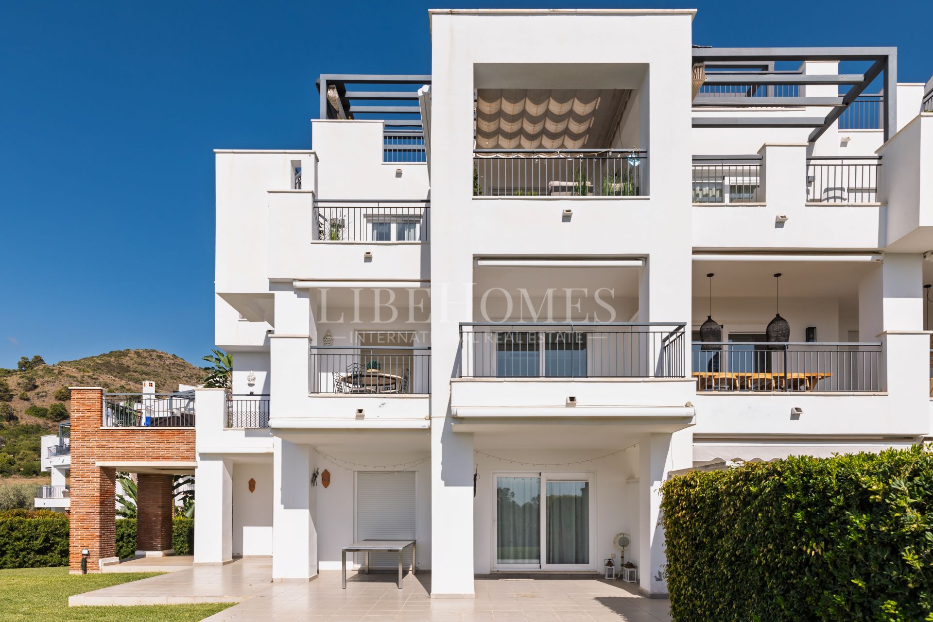 Appartement avec vue panoramique sur le golf à Los Arqueros, Benahavis