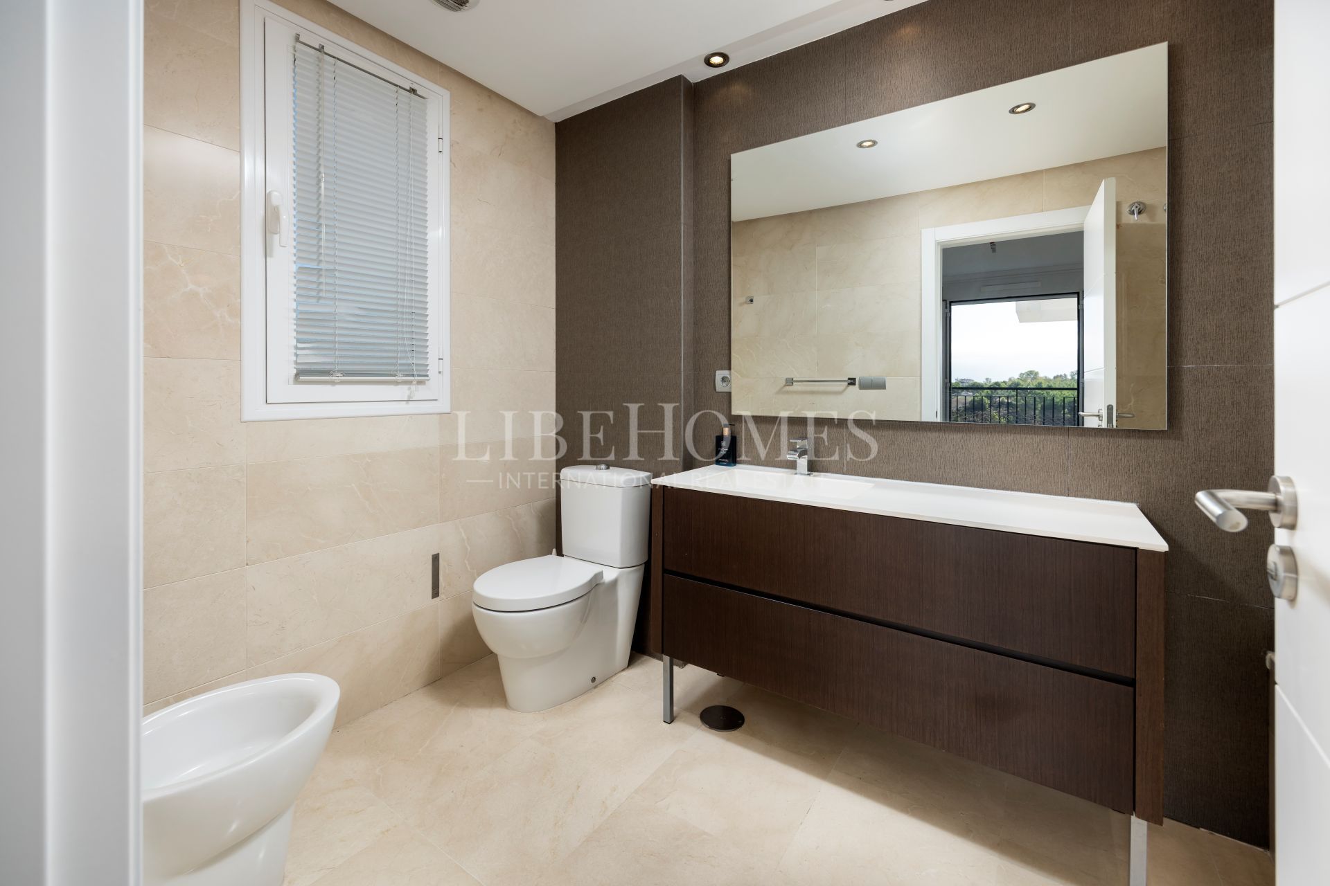 Appartement avec vue panoramique sur le golf à Los Arqueros, Benahavis