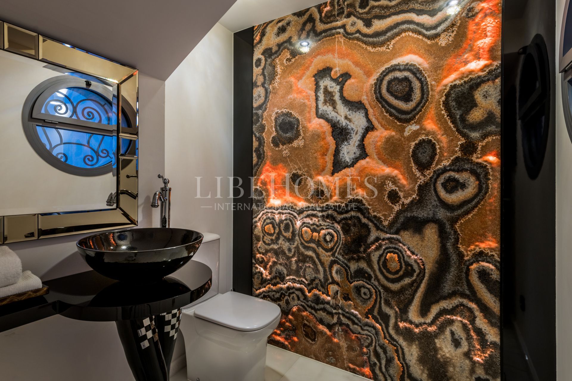 Elegante villa andaluza en La Cerquilla, Nueva Andalucía, Marbella