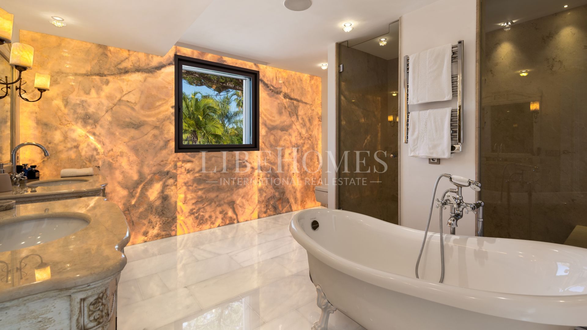 Elegante villa andaluza en La Cerquilla, Nueva Andalucía, Marbella