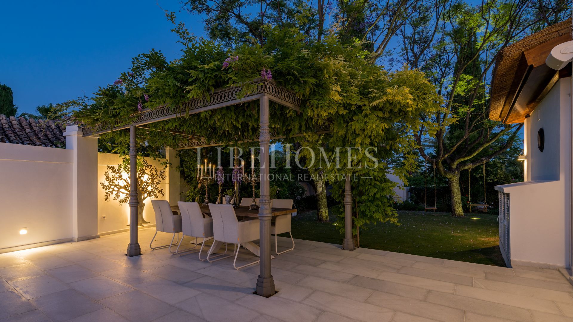 Elegante villa andaluza en La Cerquilla, Nueva Andalucía, Marbella