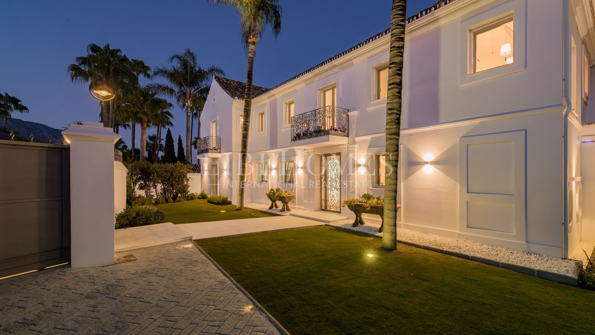 Elegante villa andaluza en La Cerquilla, Nueva Andalucía, Marbella