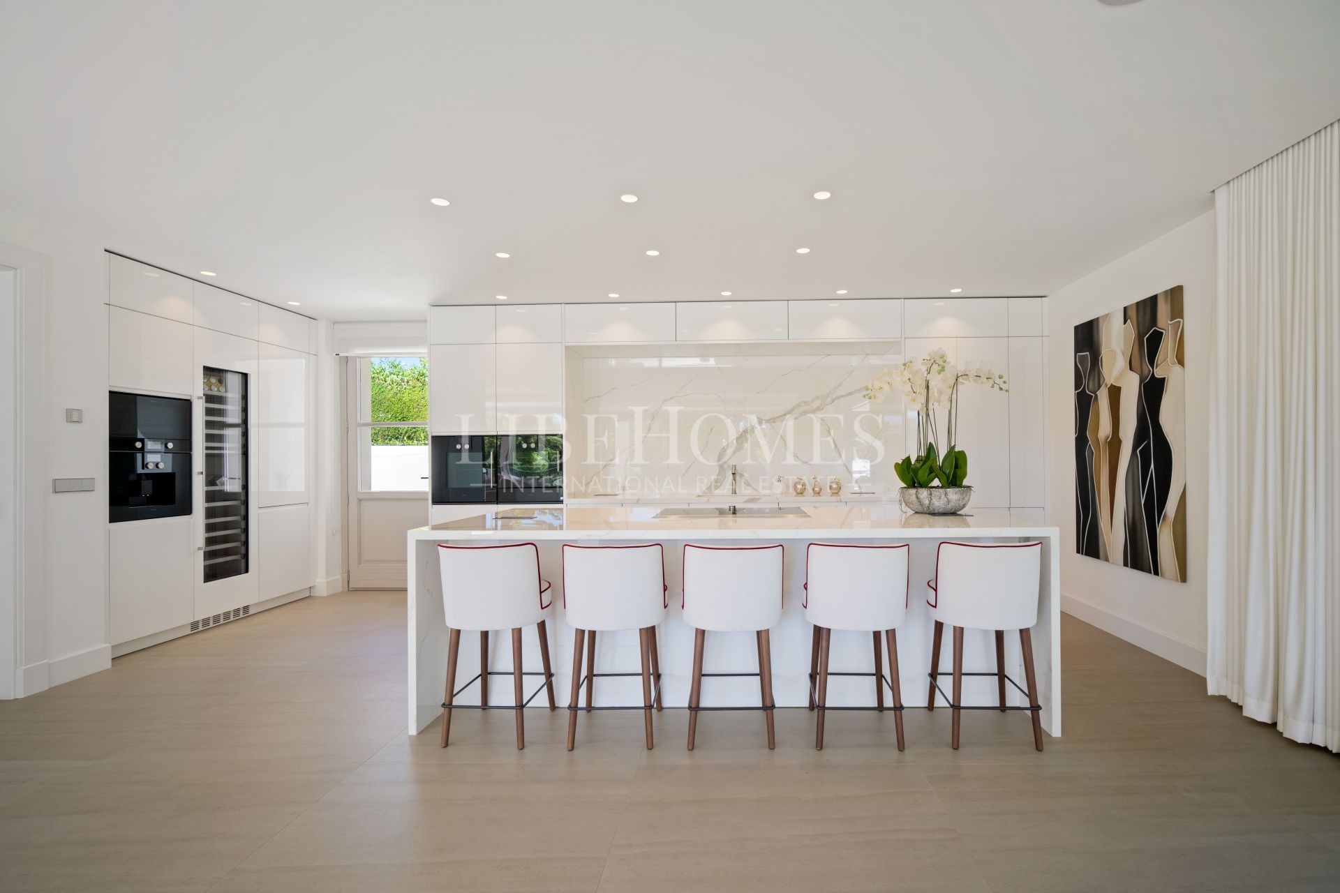 Frontline golf luxury villa in Aloha area, Nueva Andalucia, Marbella