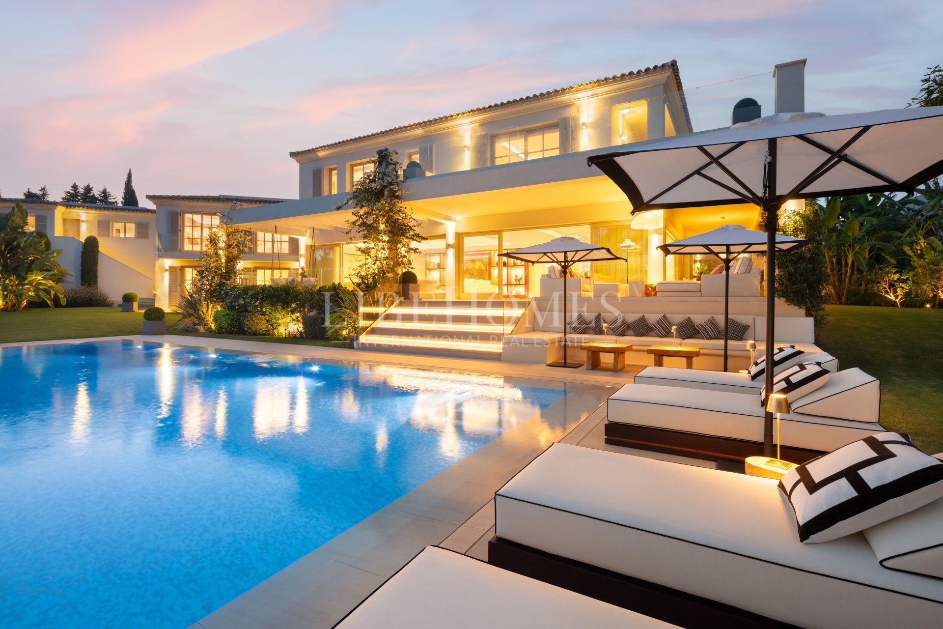 Frontline golf luxury villa in Aloha area, Nueva Andalucia, Marbella