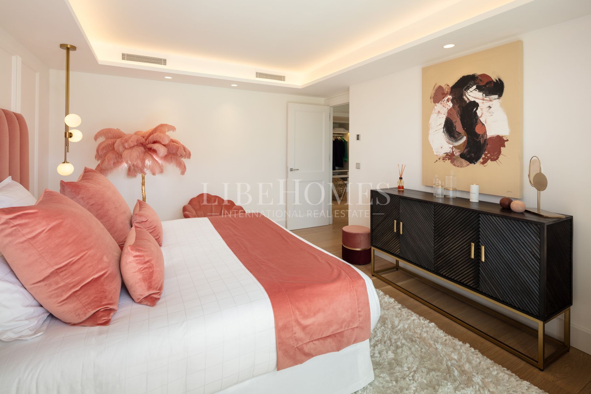 Frontline golf luxury villa in Aloha area, Nueva Andalucia, Marbella