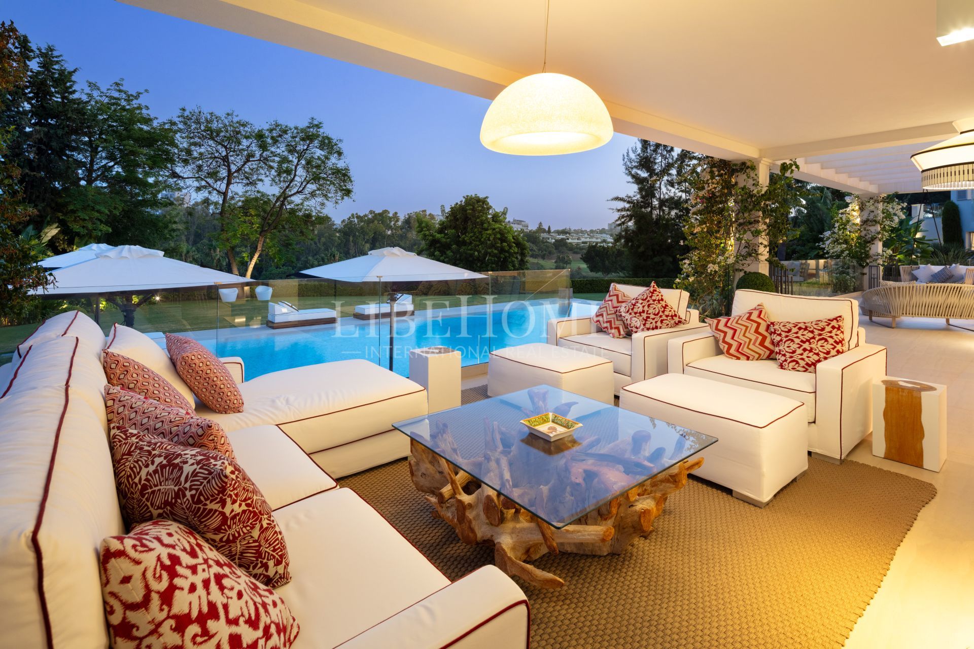 Frontline golf luxury villa in Aloha area, Nueva Andalucia, Marbella