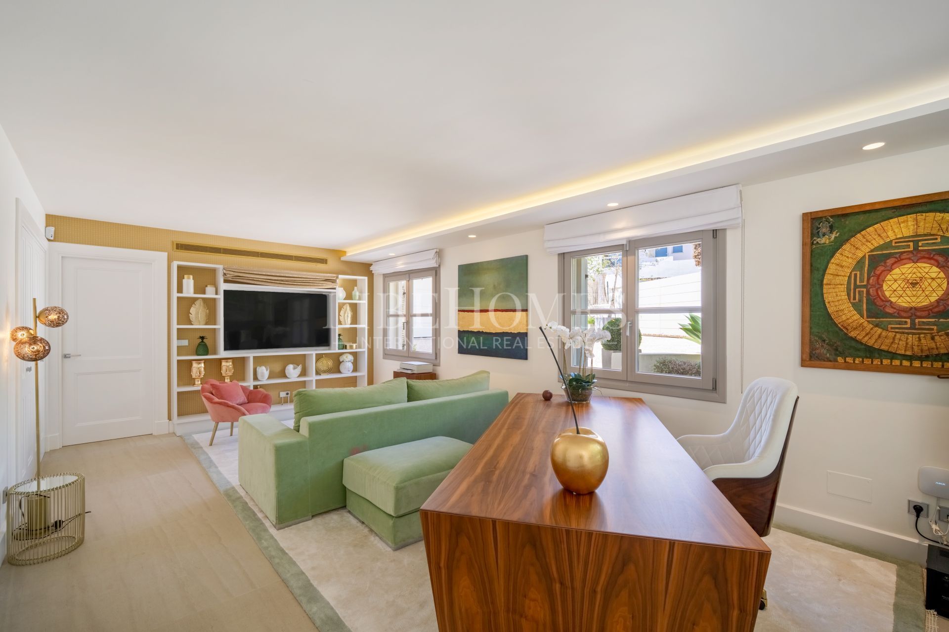 Frontline golf luxury villa in Aloha area, Nueva Andalucia, Marbella