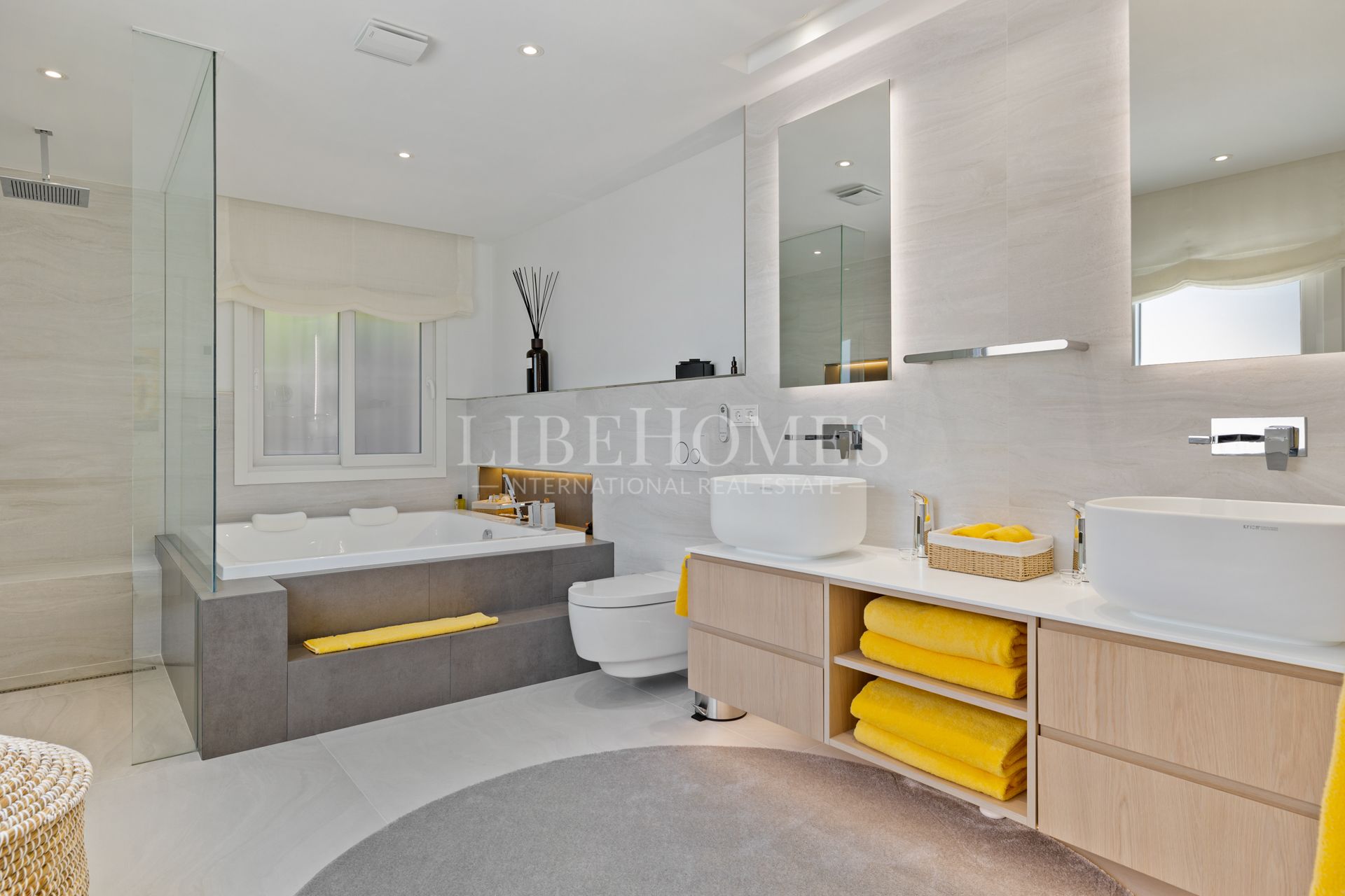 Villa totalement rénovée construite à La Cerquilla, Nueva Andalucia, Marbella