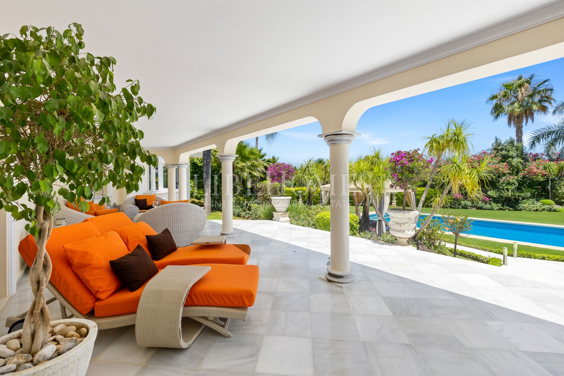 Villa totalement rénovée construite à La Cerquilla, Nueva Andalucia, Marbella