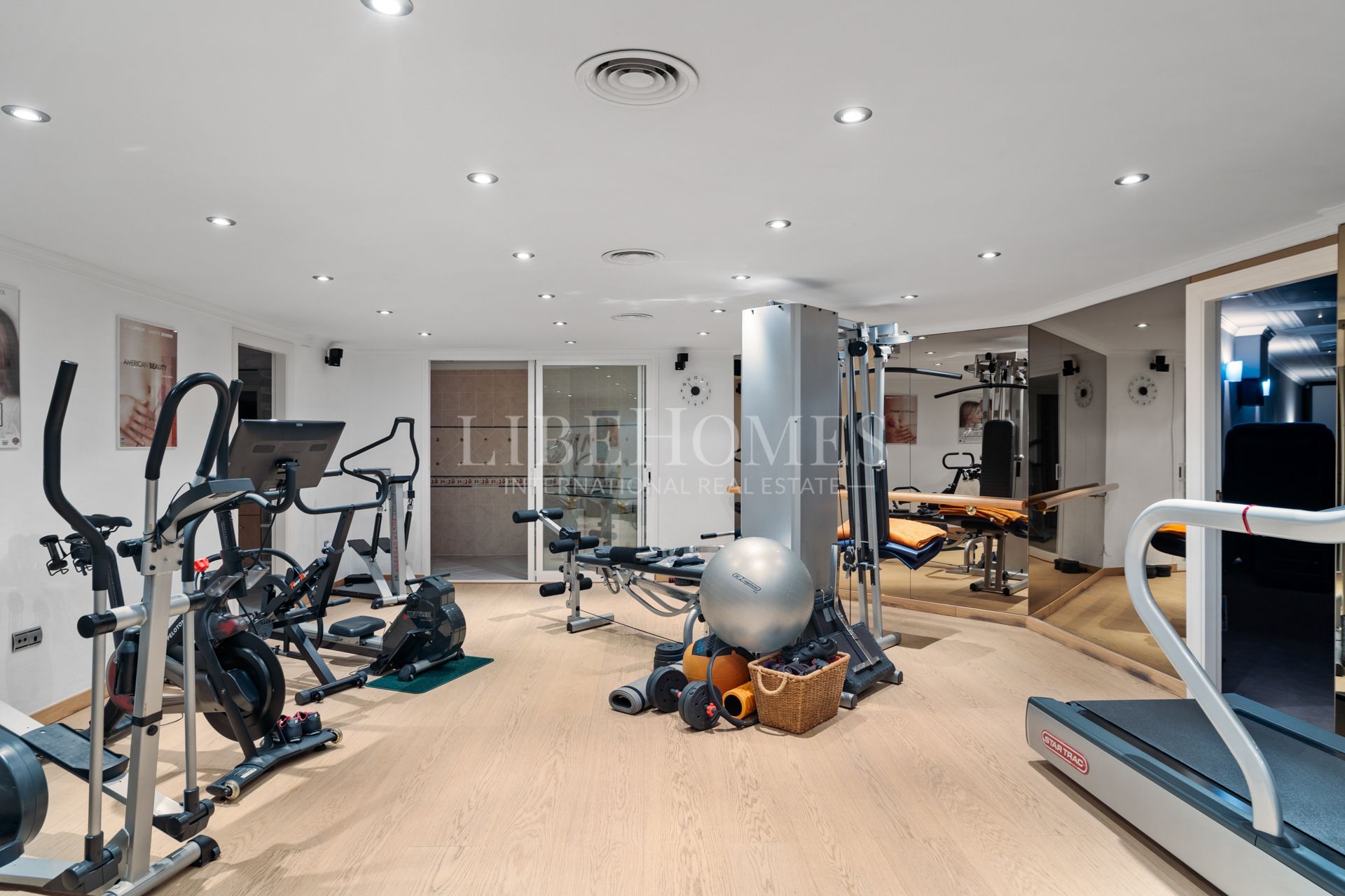 Villa totalement rénovée construite à La Cerquilla, Nueva Andalucia, Marbella