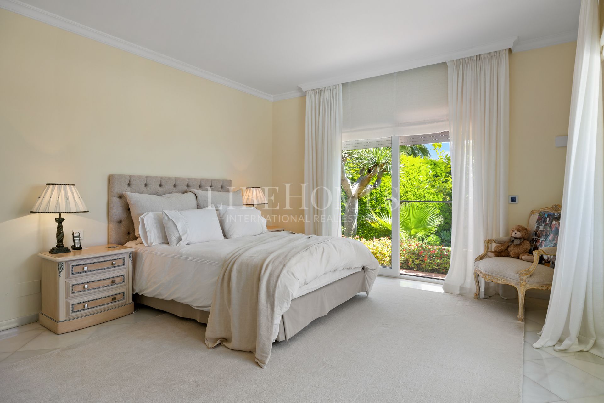 Villa totalement rénovée construite à La Cerquilla, Nueva Andalucia, Marbella