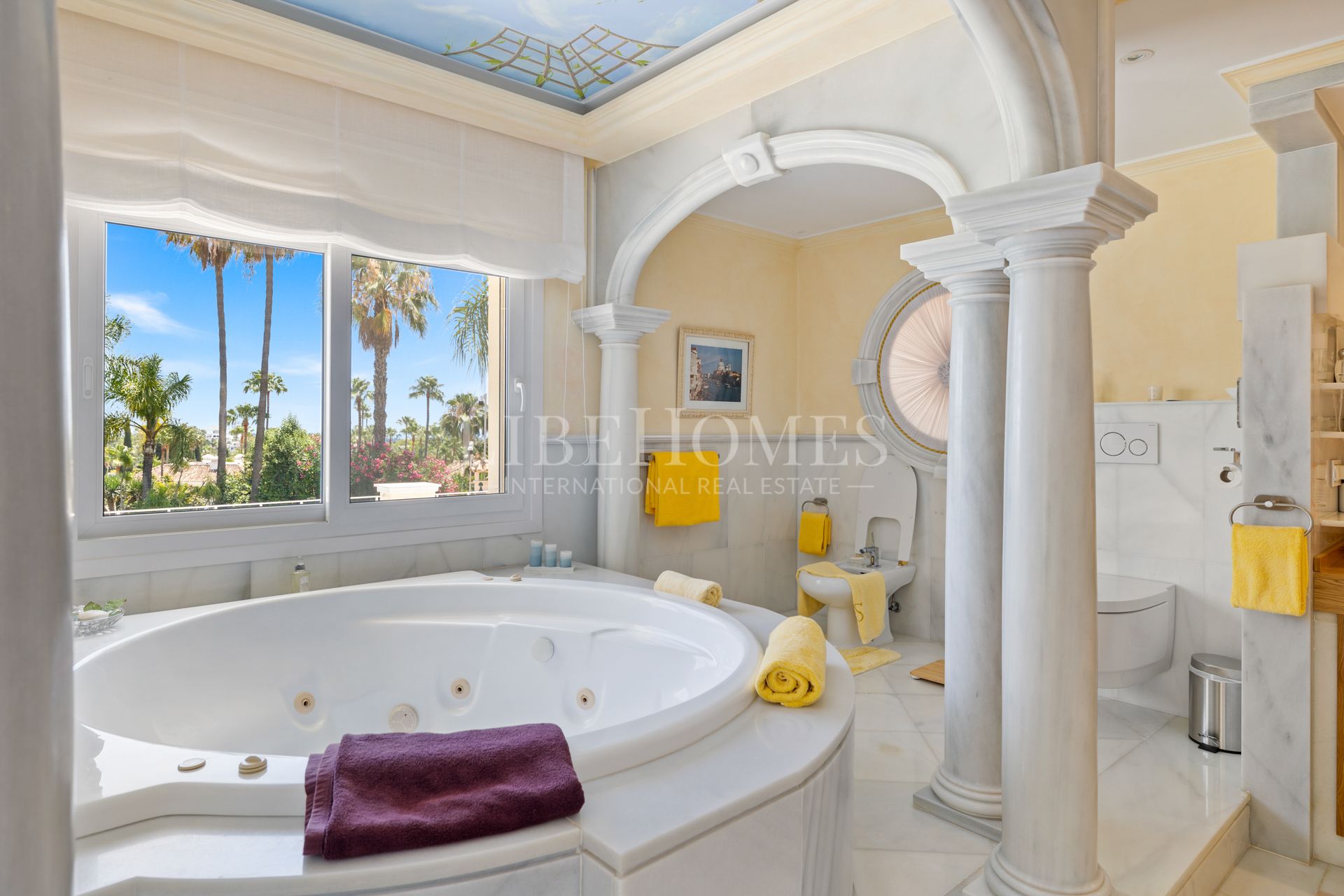 Villa totalement rénovée construite à La Cerquilla, Nueva Andalucia, Marbella