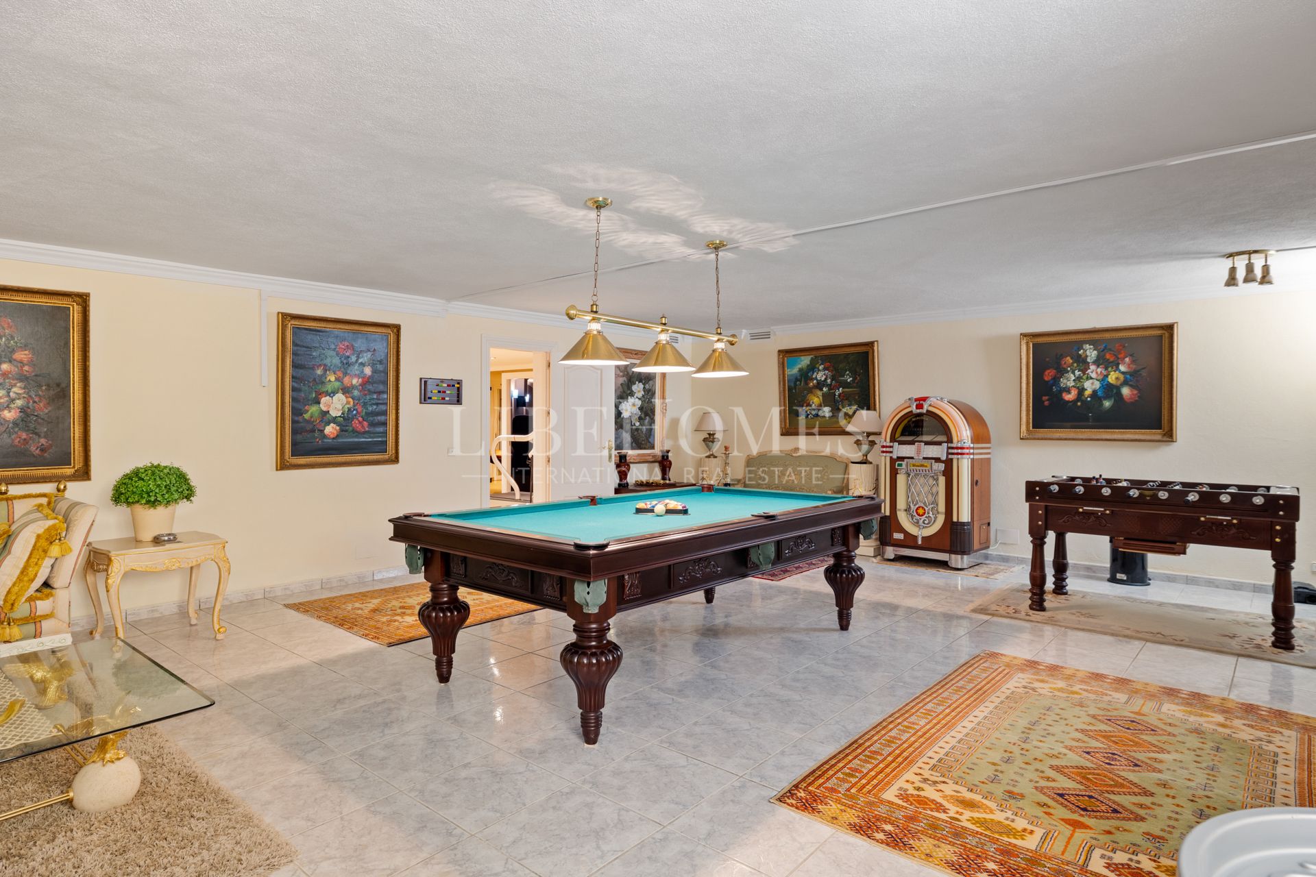 Villa totalement rénovée construite à La Cerquilla, Nueva Andalucia, Marbella