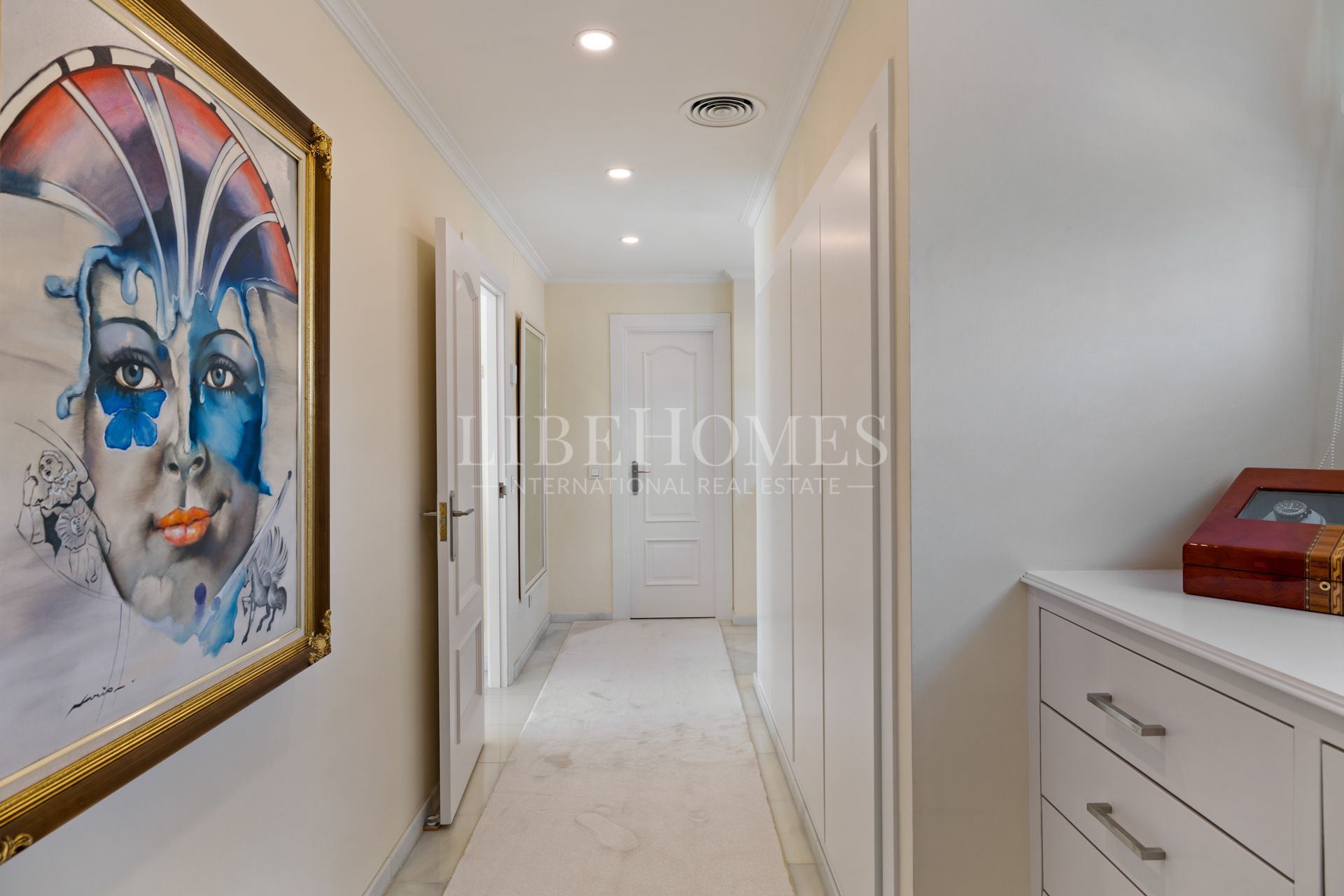 Villa totalement rénovée construite à La Cerquilla, Nueva Andalucia, Marbella