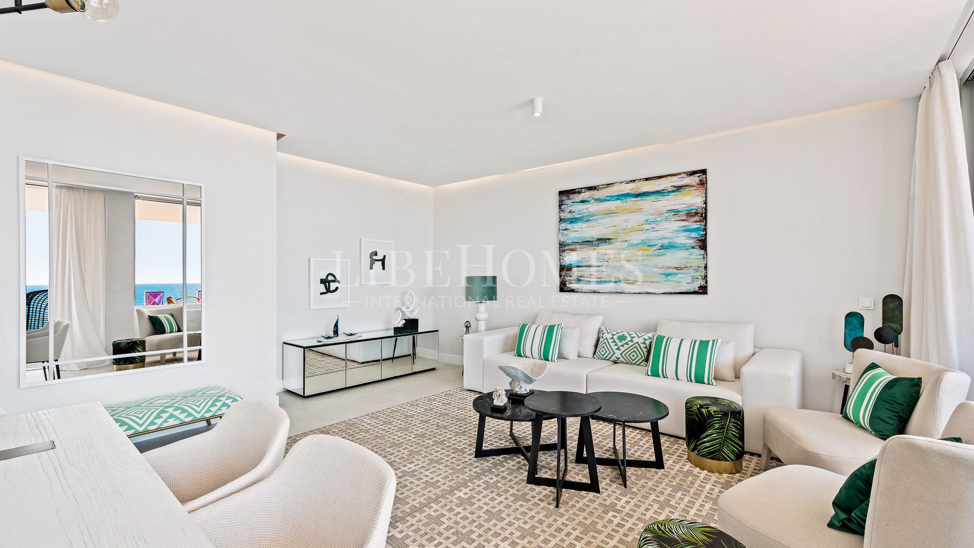 Luxury penthouse in a new beachfront complex, 5 minutes to Estepona