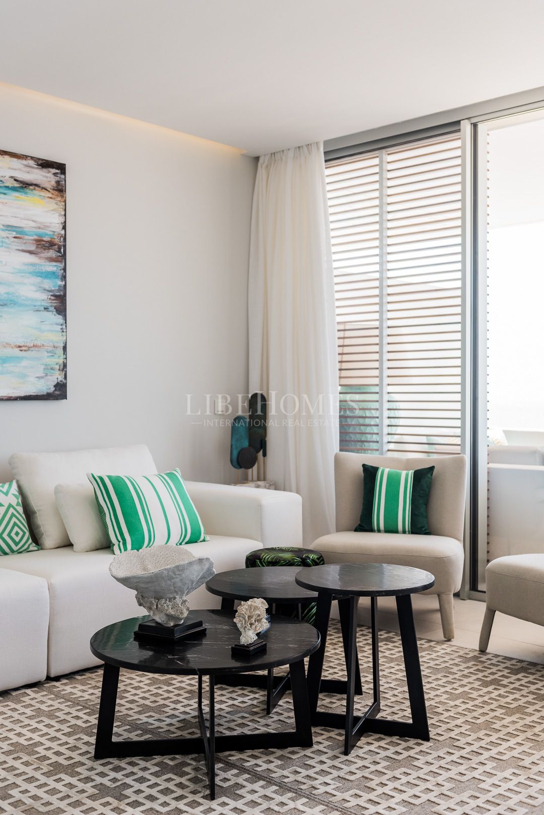 Luxury penthouse in a new beachfront complex, 5 minutes to Estepona