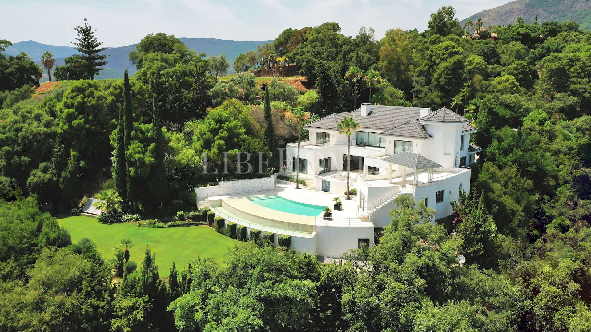 Designer luxury villa with amazing views in La Zagaleta, Benahavis