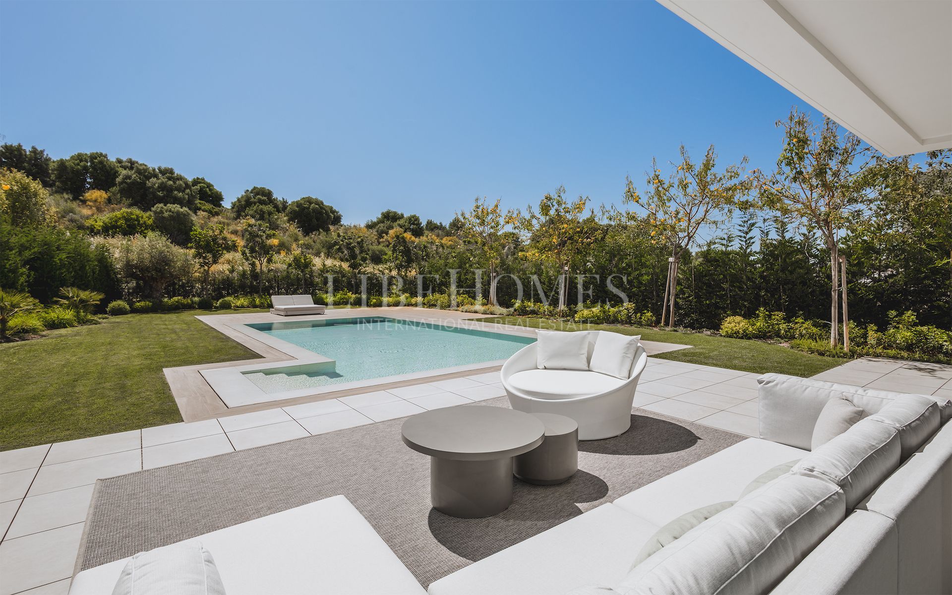 New modern villa close to El Paraiso Golf, New Golden Mile, Estepona
