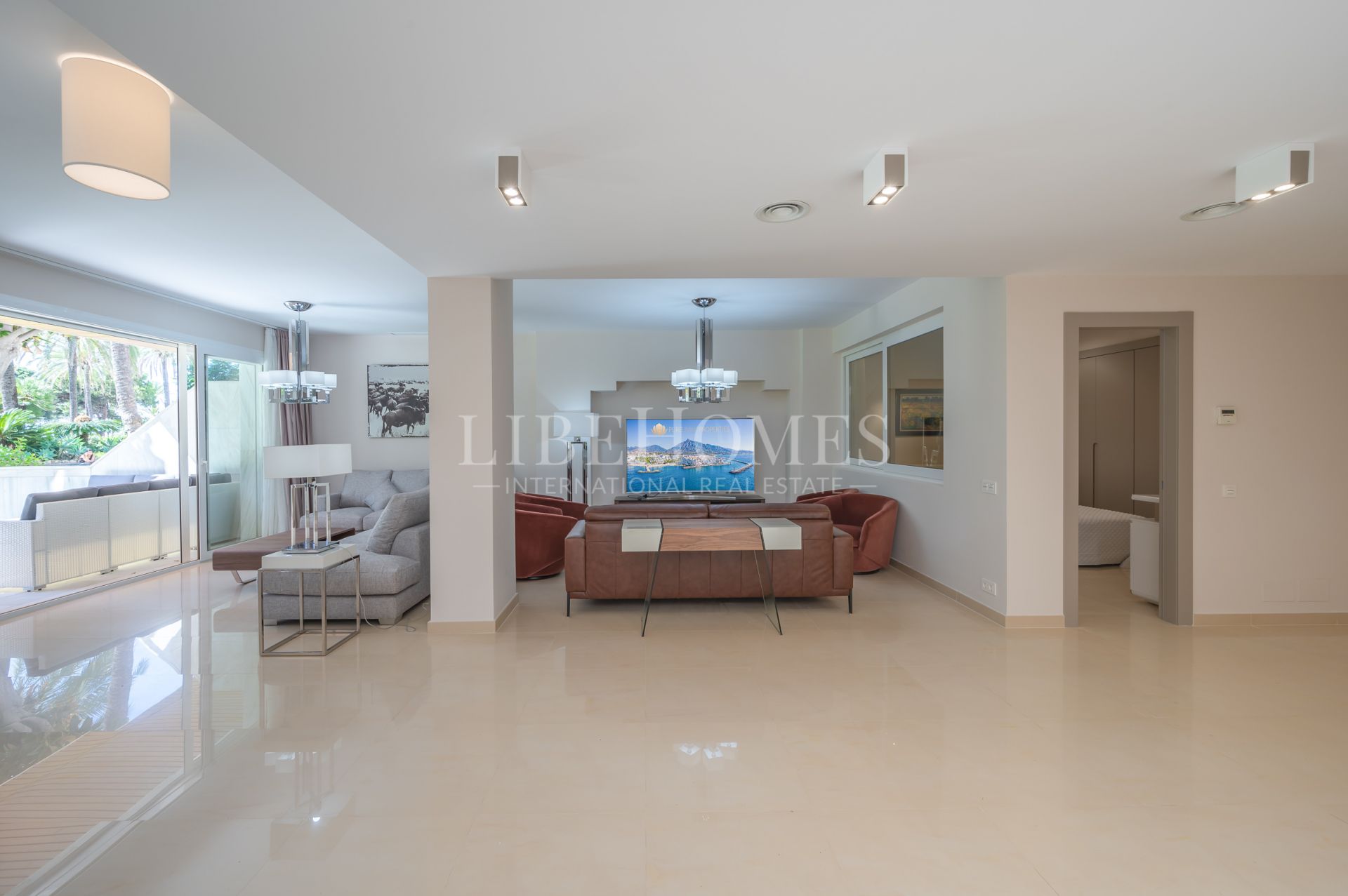 Luxury ground floor duplex apartment in Gray D'Albión, Puerto Banús