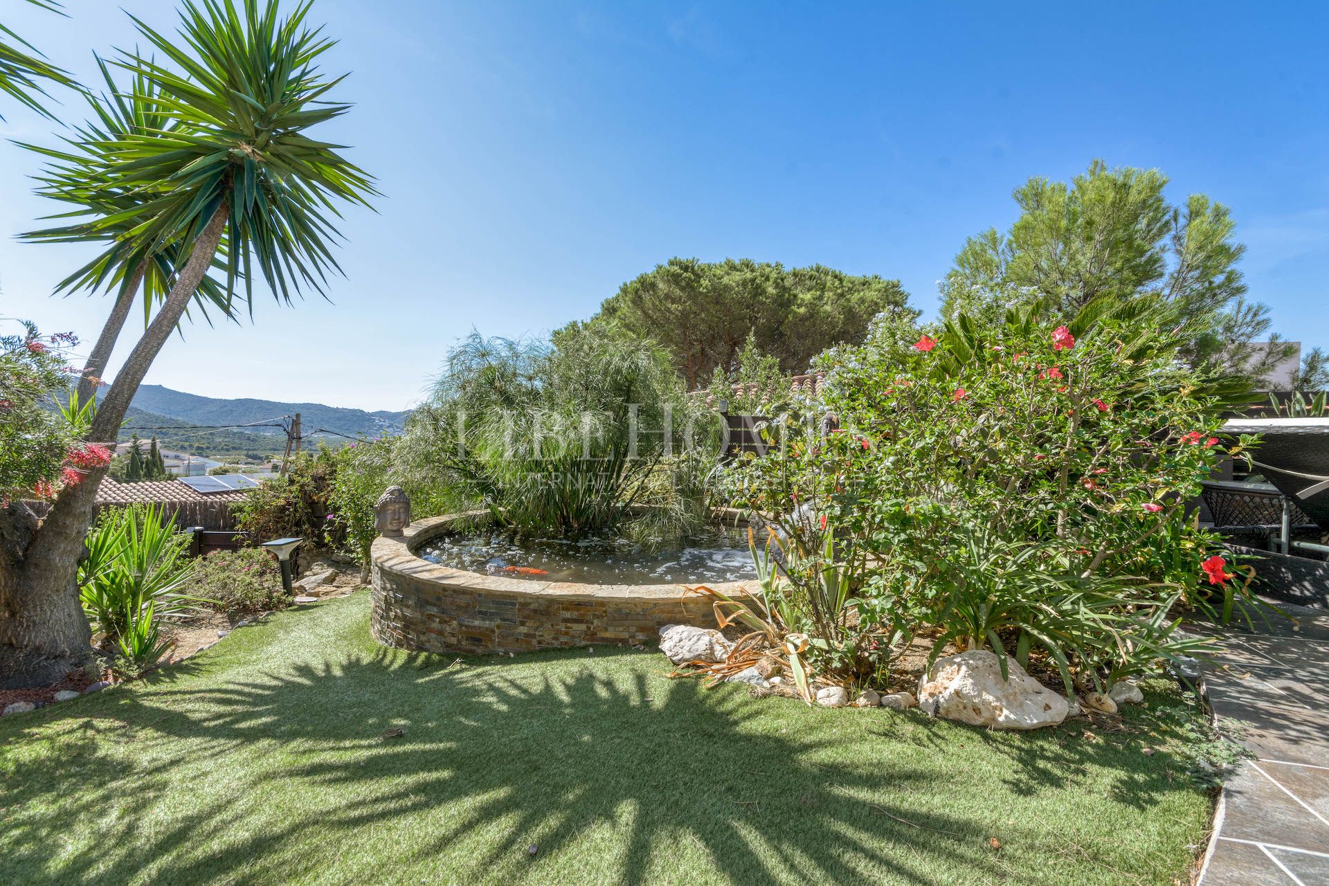 Elegant villa with breathtaking panoramic sea view in Rosas