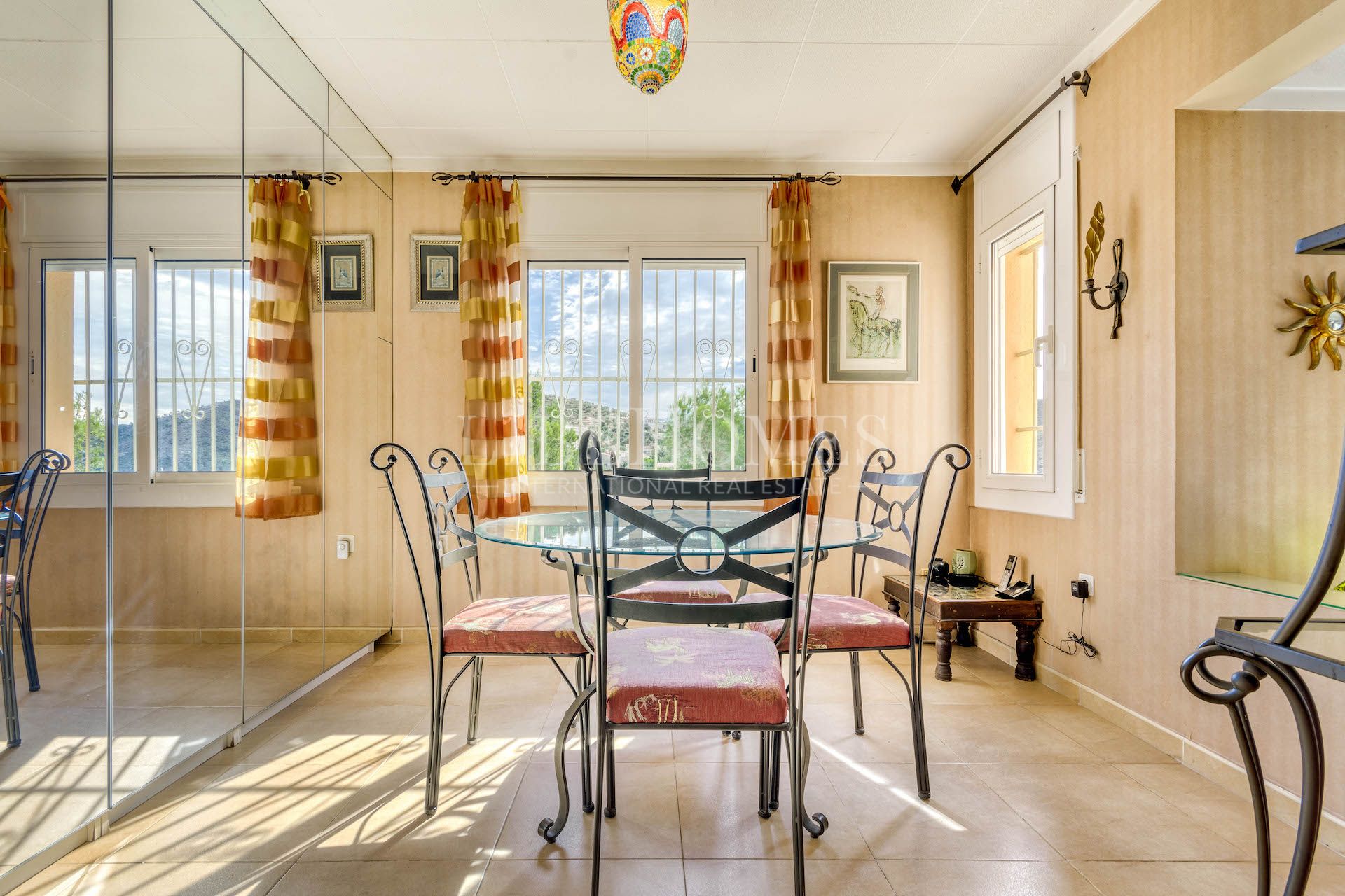 Elegant villa with breathtaking panoramic sea view in Rosas