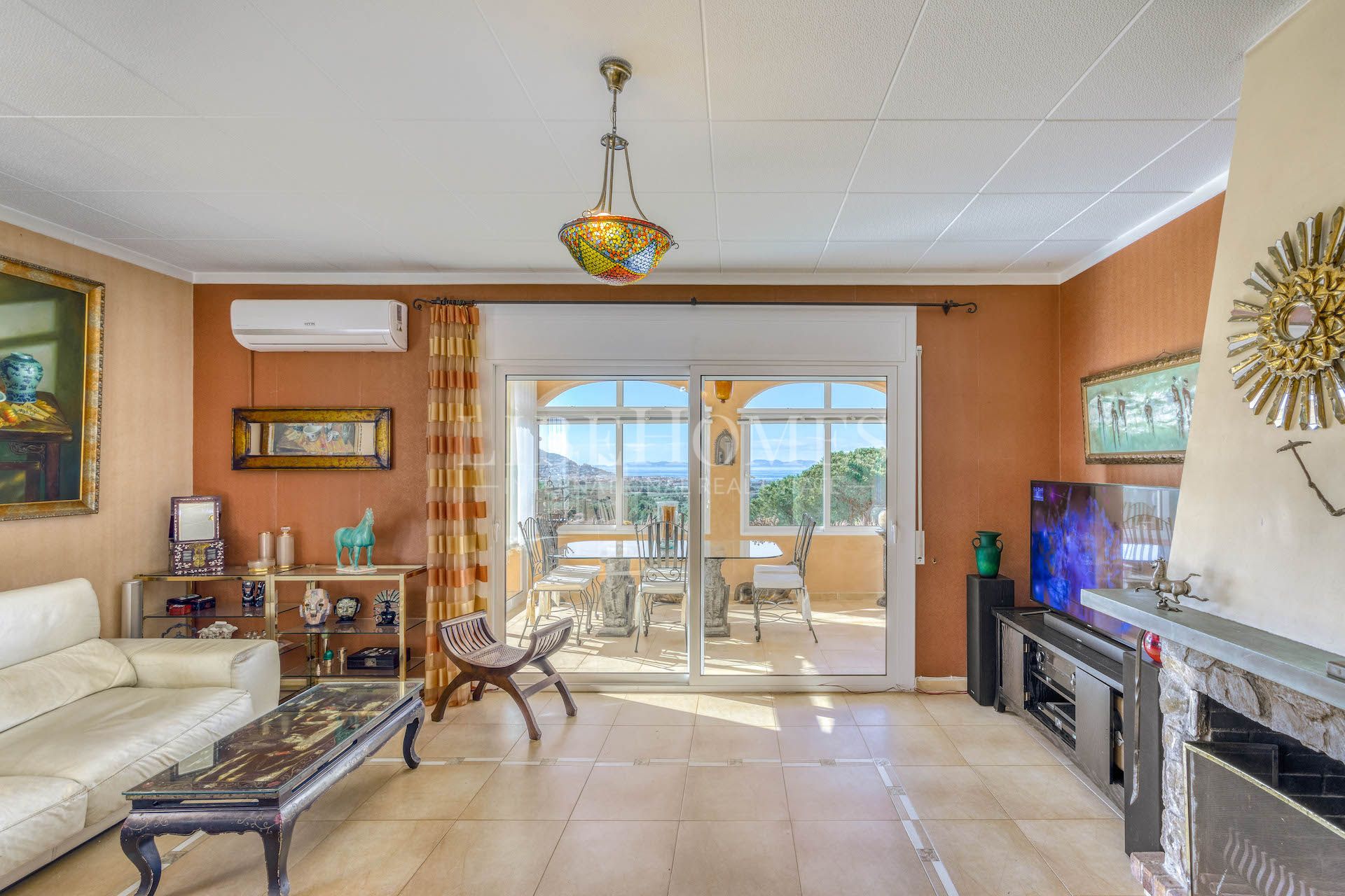 Elegant villa with breathtaking panoramic sea view in Rosas