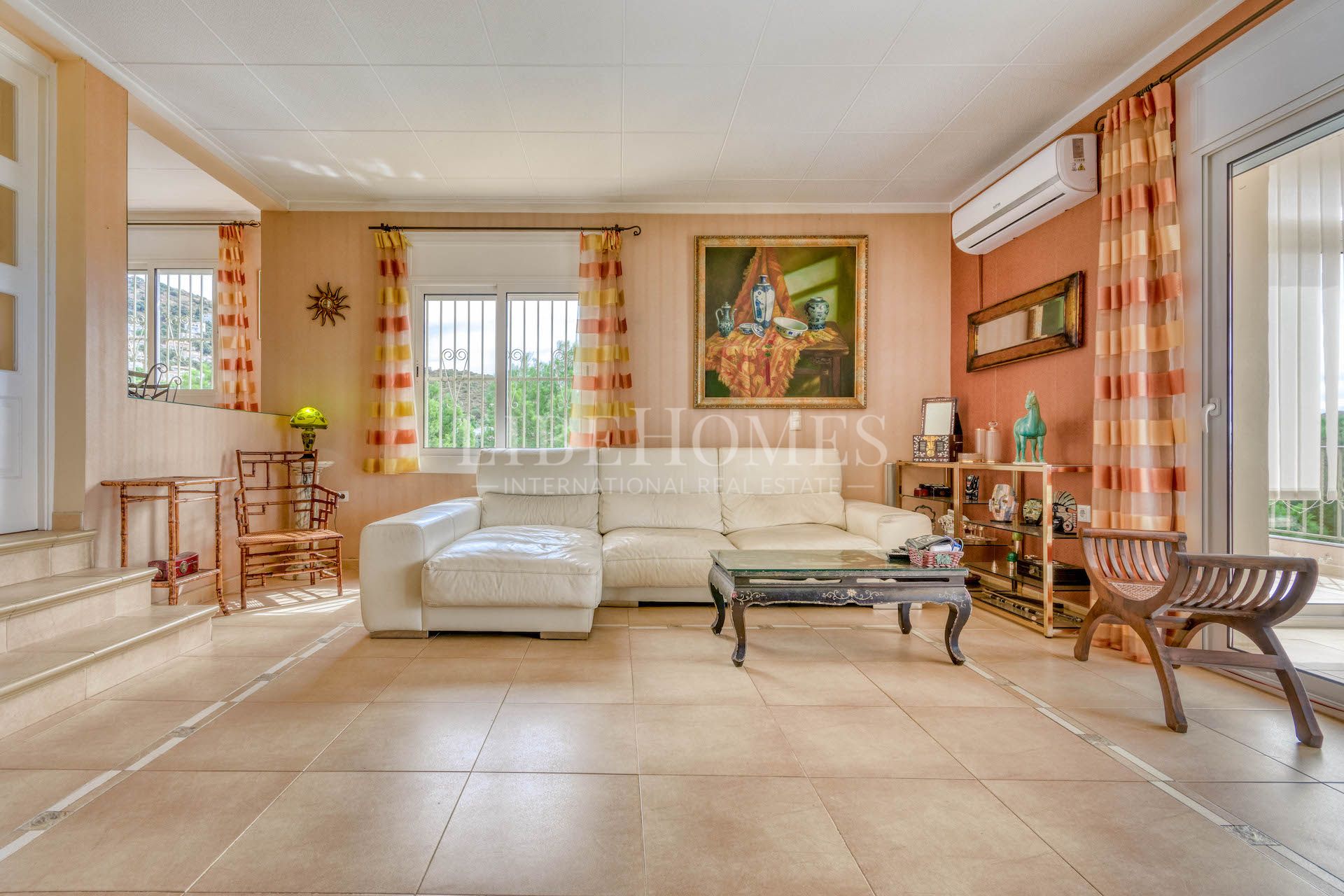 Elegant villa with breathtaking panoramic sea view in Rosas