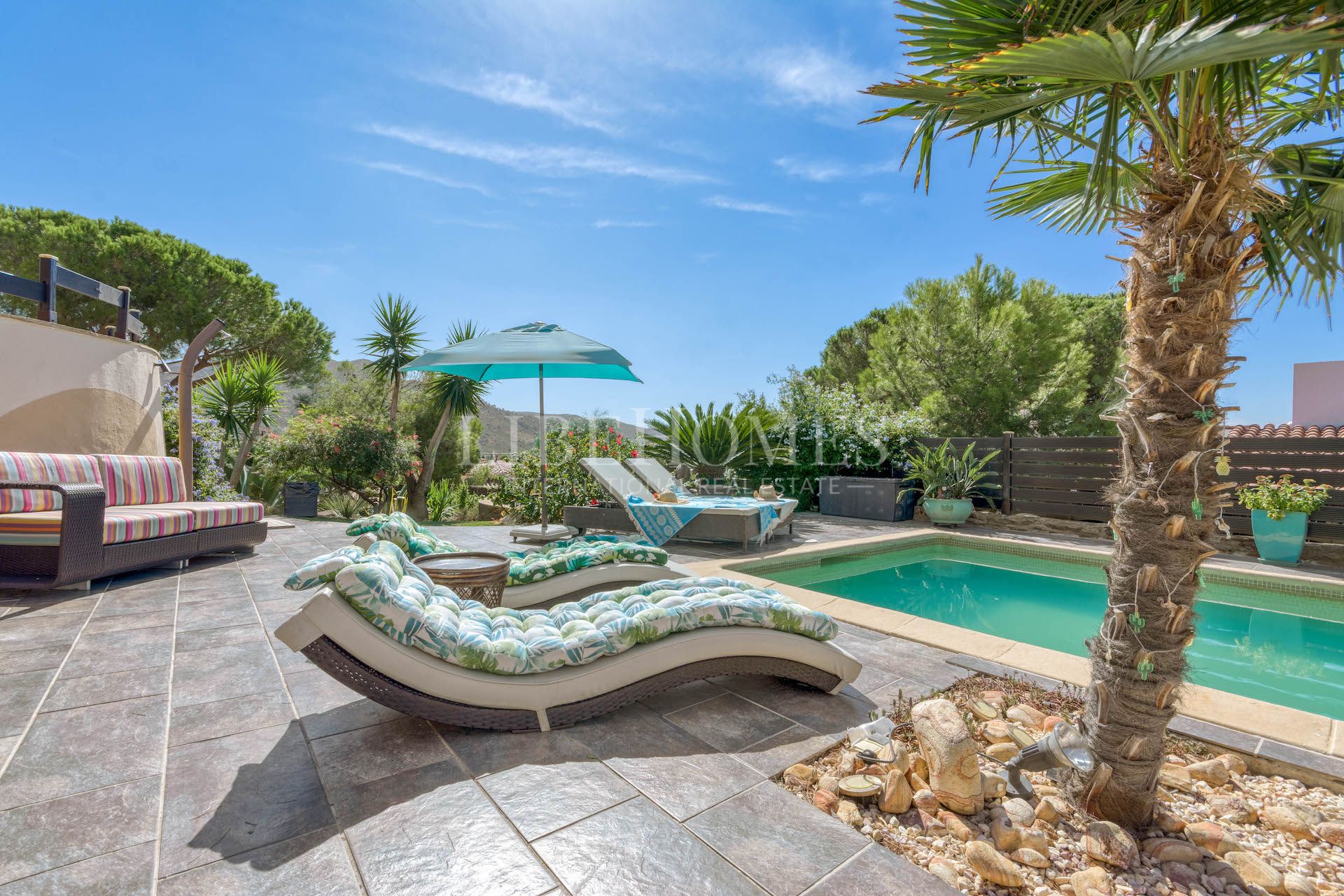 Elegant villa with breathtaking panoramic sea view in Rosas