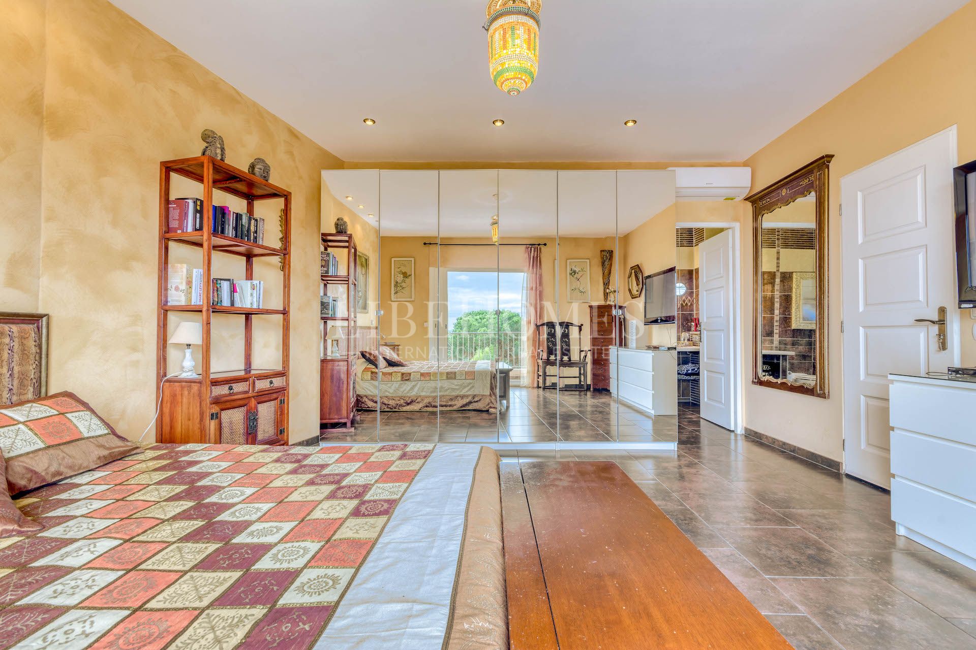 Elegant villa with breathtaking panoramic sea view in Rosas