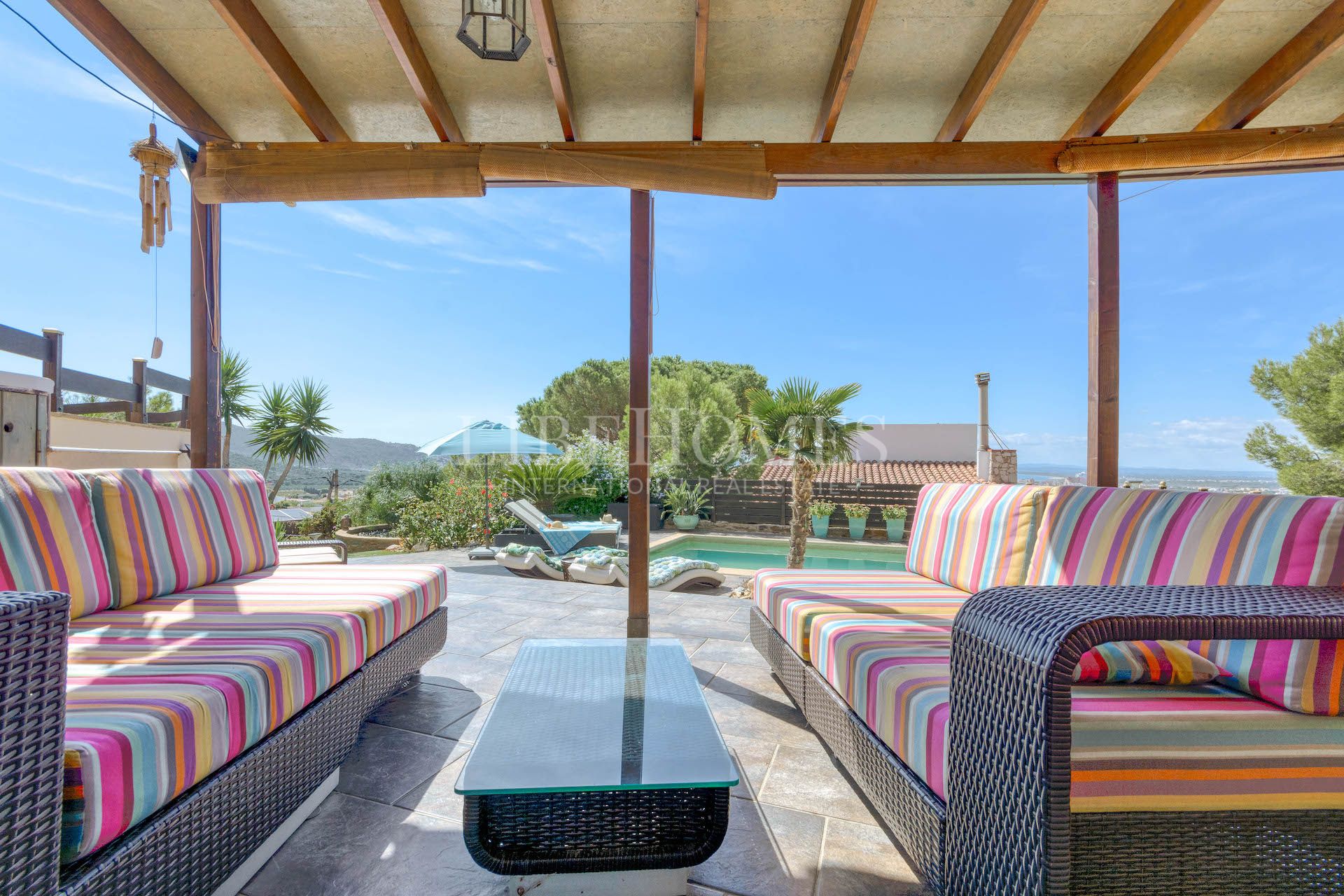 Elegant villa with breathtaking panoramic sea view in Rosas