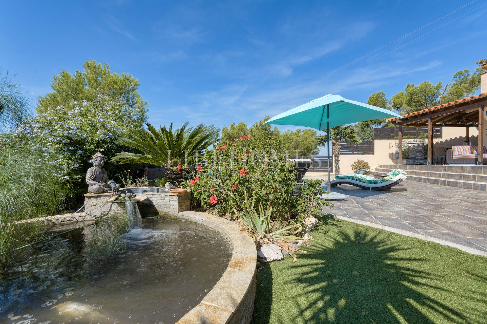 Elegant villa with breathtaking panoramic sea view in Rosas