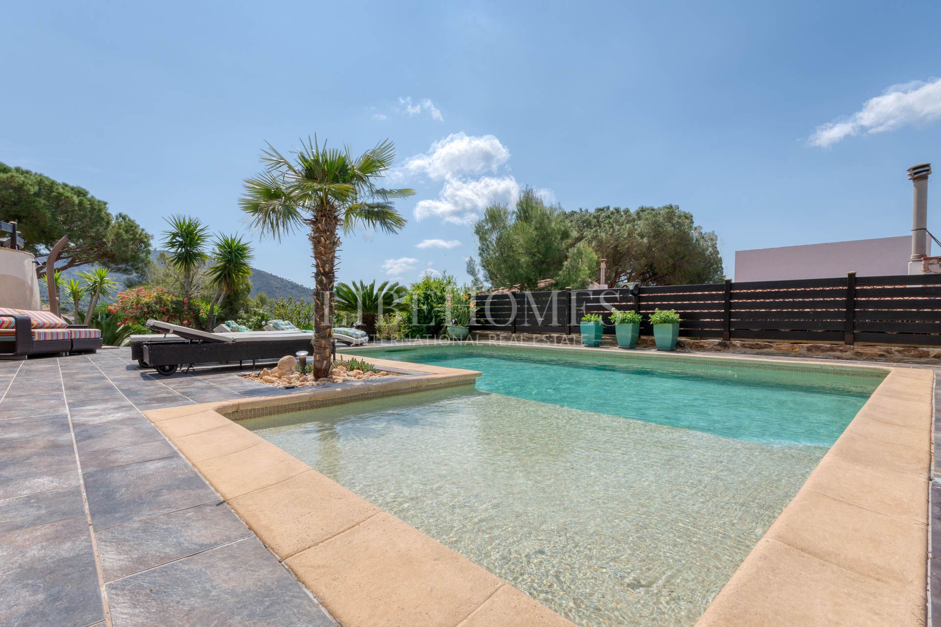 Elegant villa with breathtaking panoramic sea view in Rosas