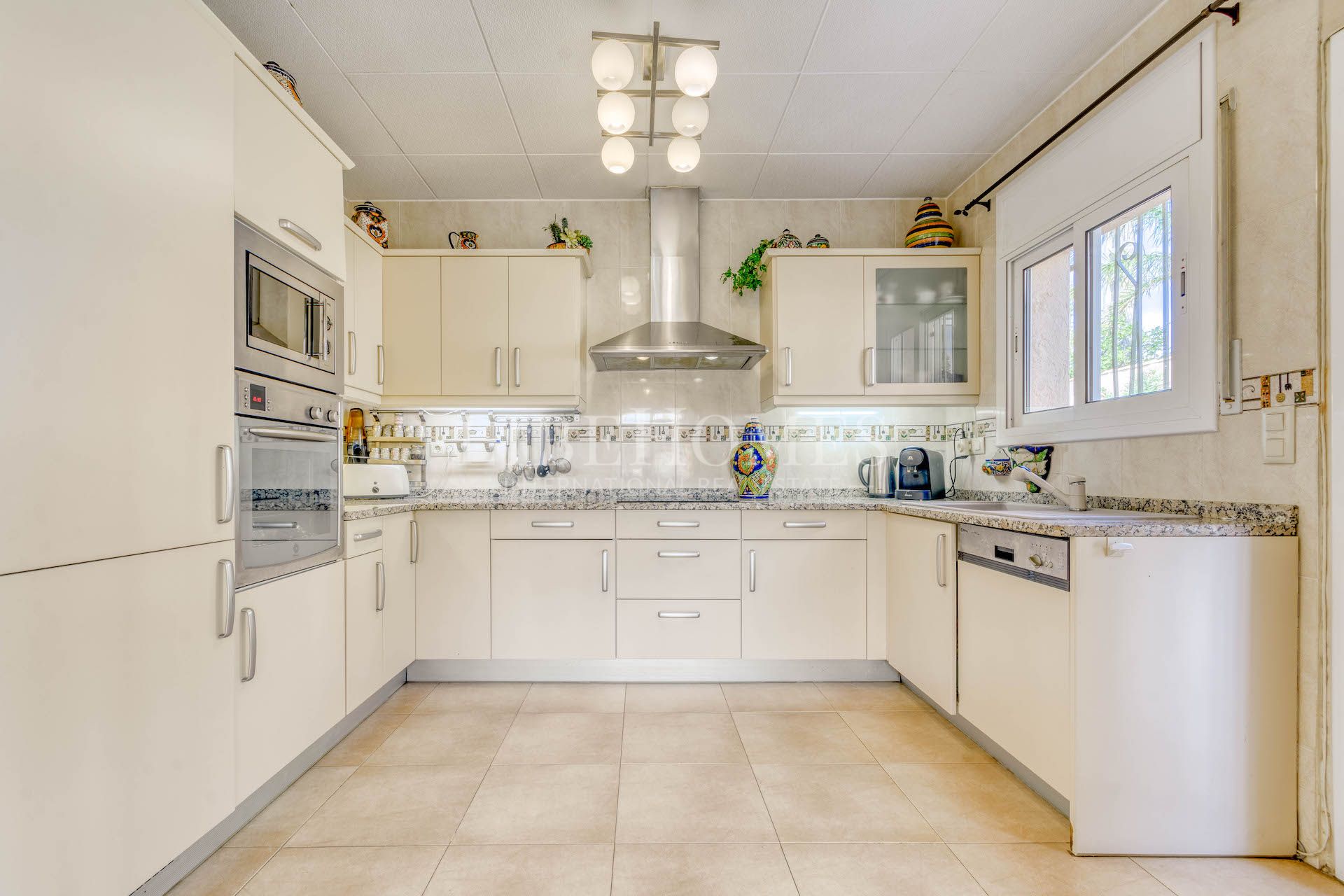 Elegant villa with breathtaking panoramic sea view in Rosas