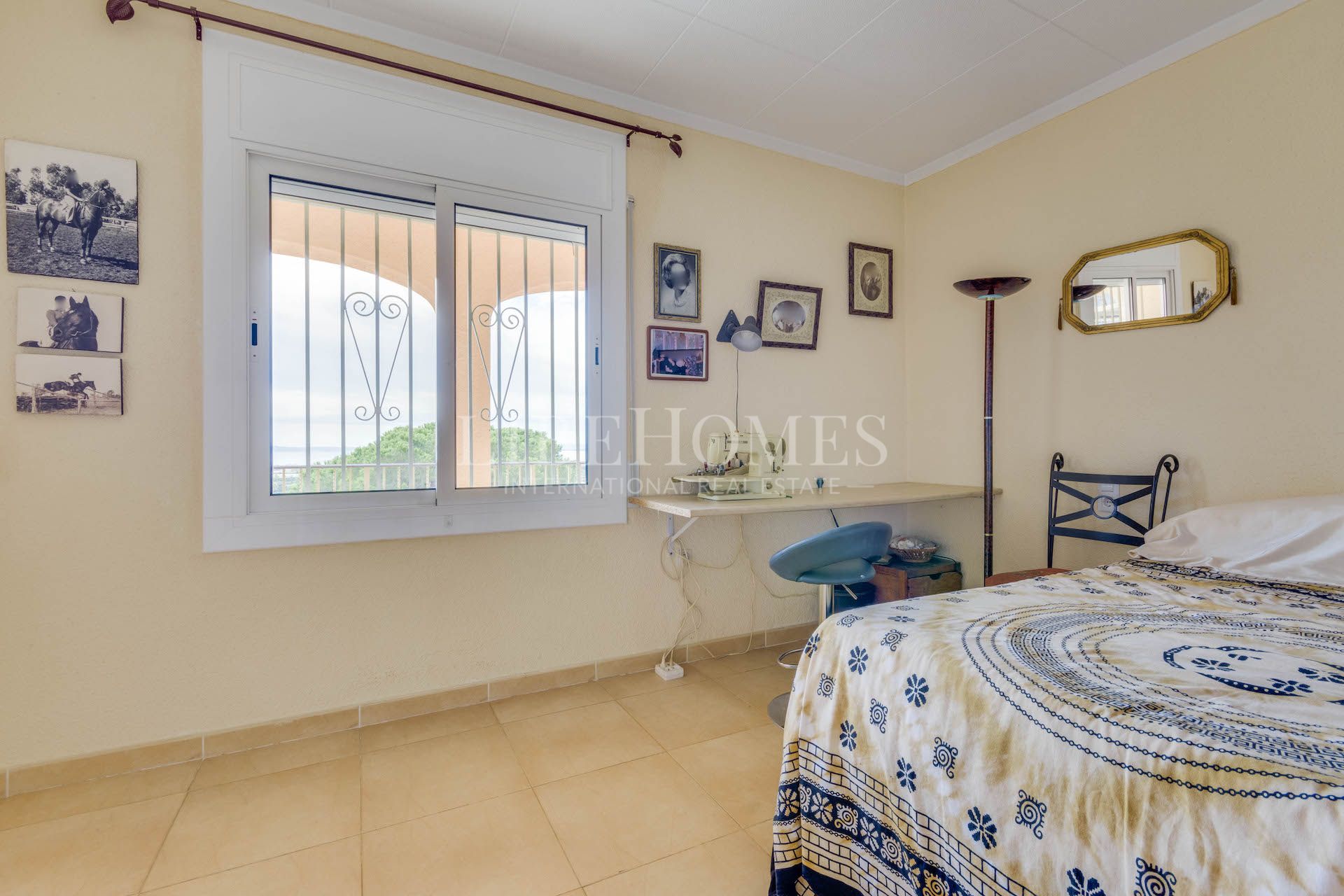 Elegant villa with breathtaking panoramic sea view in Rosas